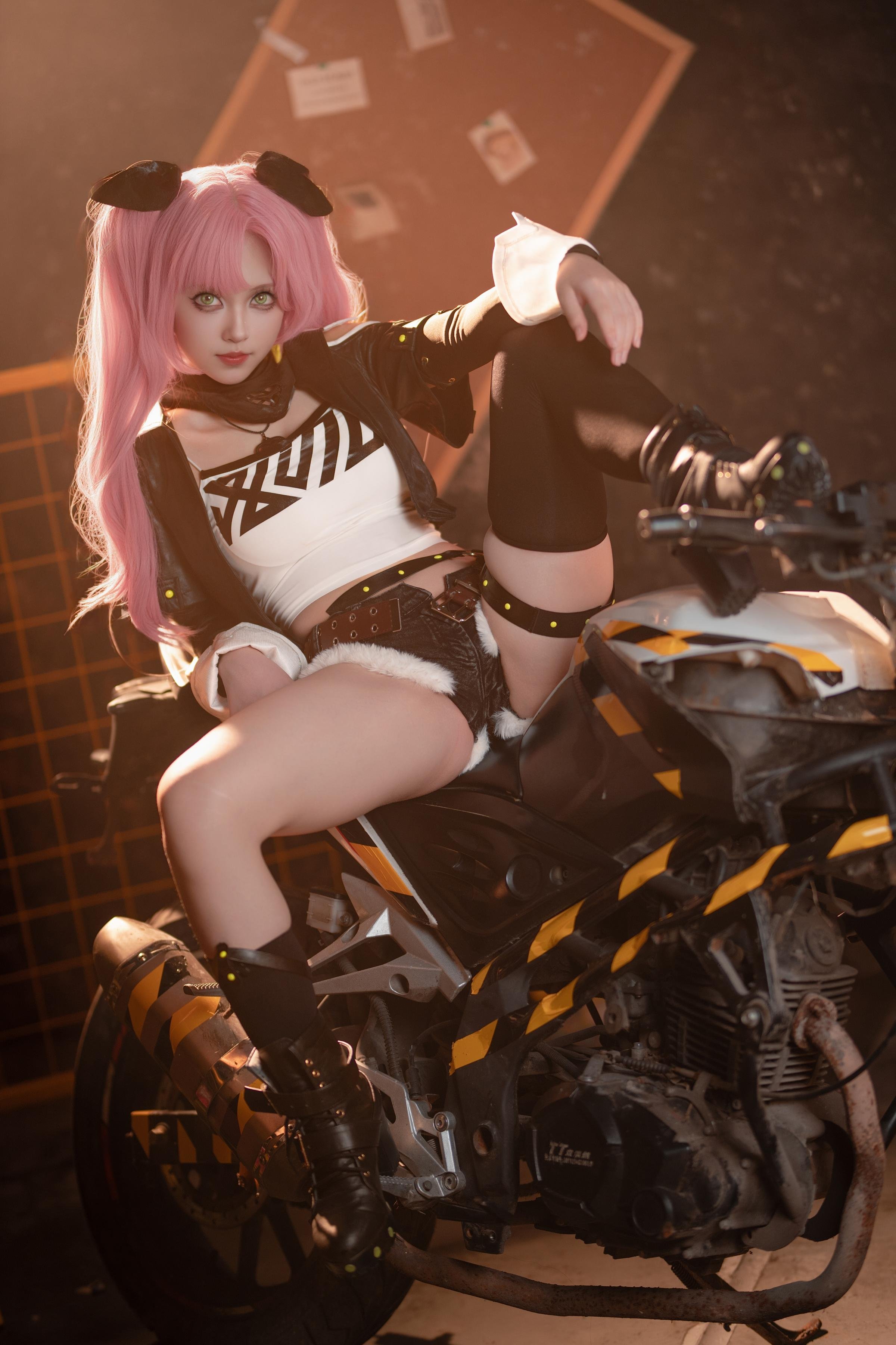 [cosplay] Bangni邦尼 - [真人写实] cos 妮可·罗宾：考古学家御姐长腿黑丝撕裂衬衫 巨乳湿身透视极致堕落无修正调教 77P