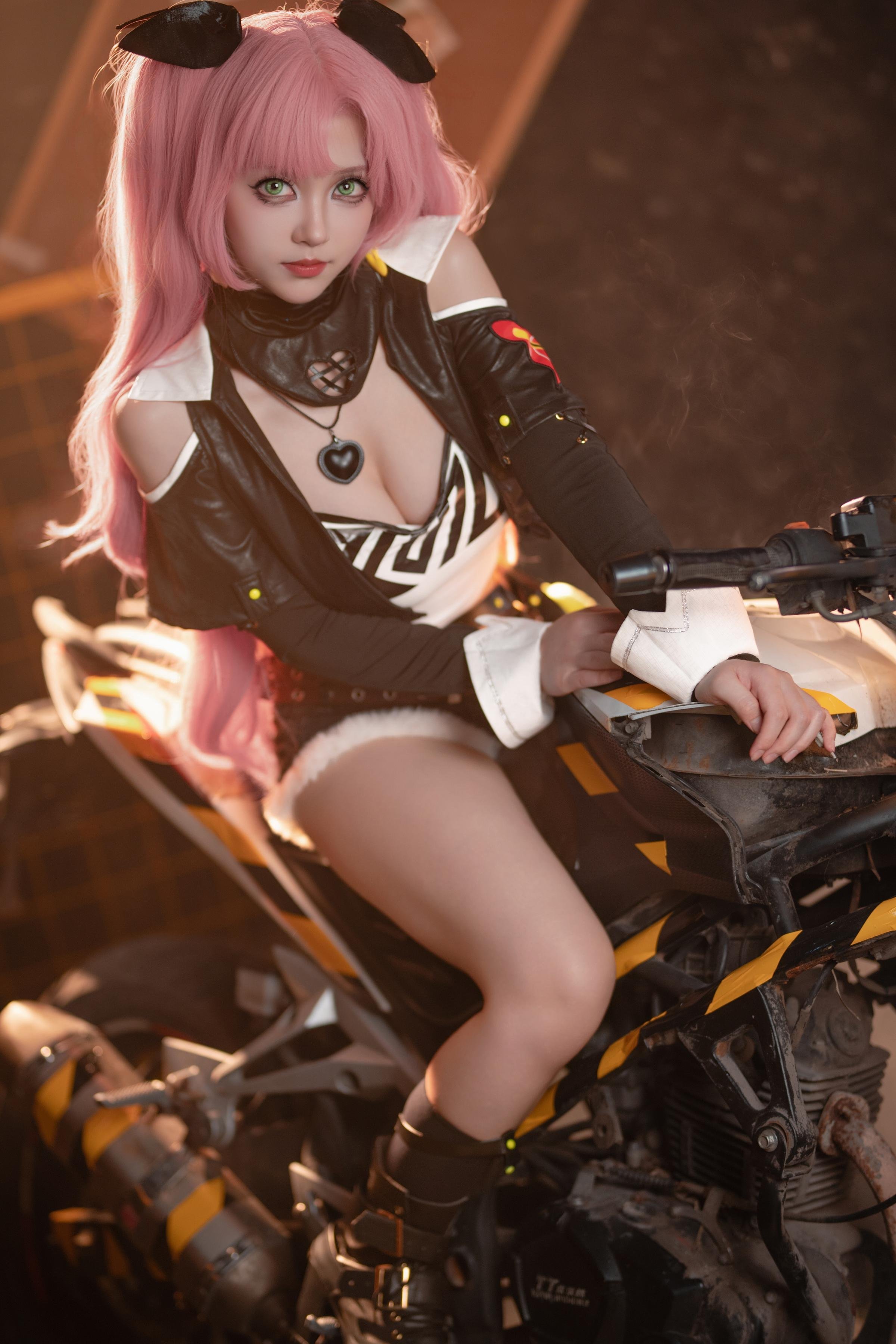 [cosplay] Bangni邦尼 - [真人写实] cos 妮可·罗宾：考古学家御姐长腿黑丝撕裂衬衫 巨乳湿身透视极致堕落无修正调教 77P