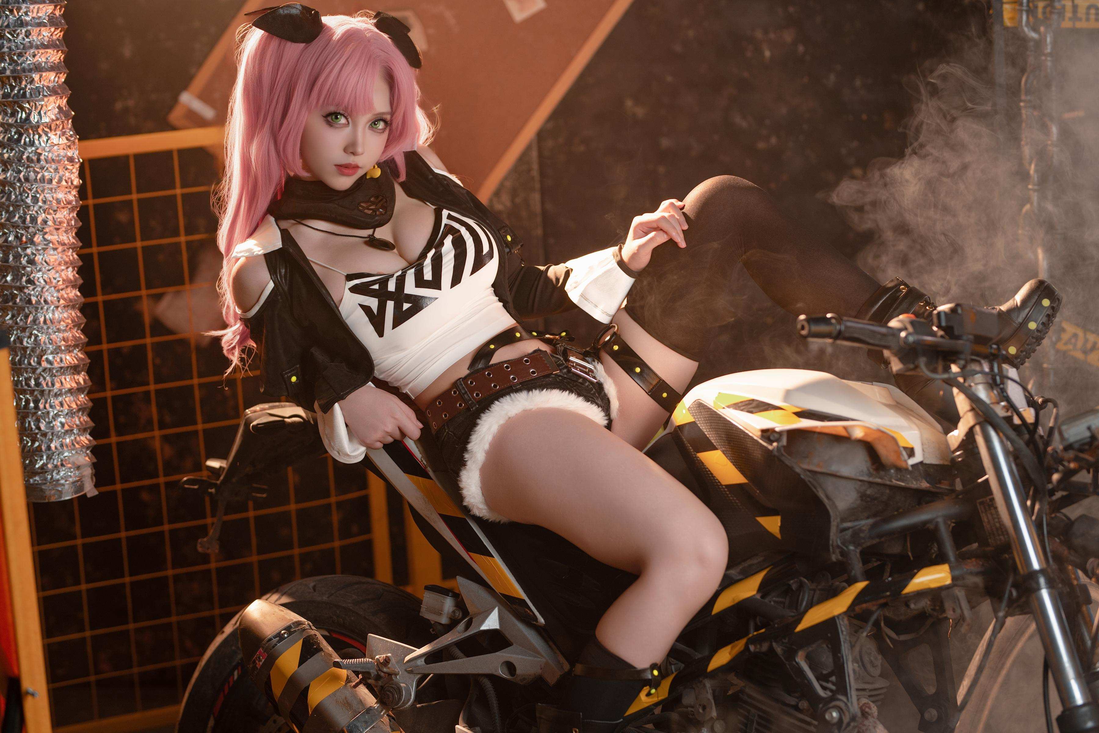 [cosplay] Bangni邦尼 - [真人写实] cos 妮可·罗宾：考古学家御姐长腿黑丝撕裂衬衫 巨乳湿身透视极致堕落无修正调教 77P