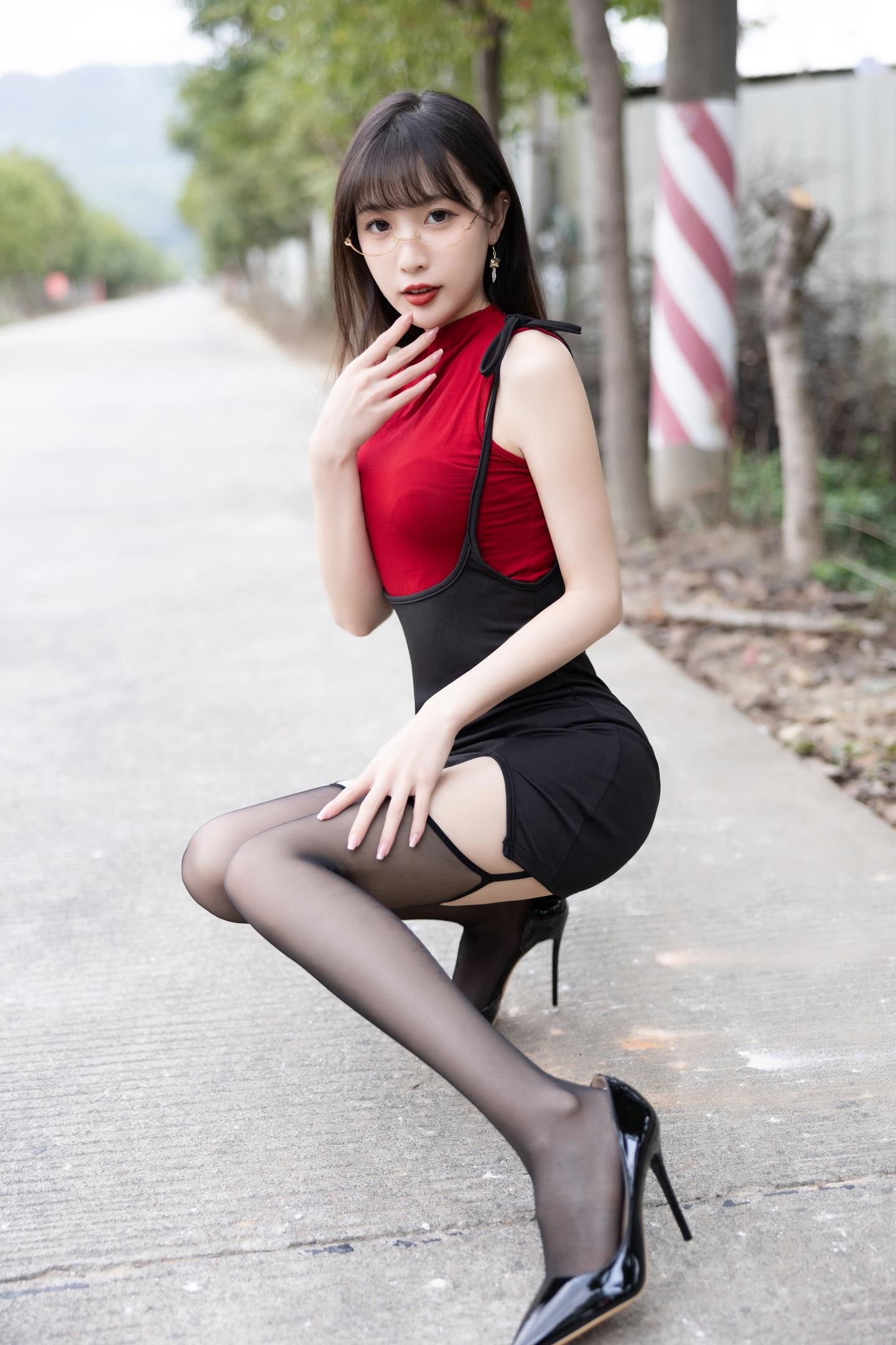 사진] 린성란 - 쇼인 모델의 검은 스타킹: 쇼인 모델 테마 화보, 빨간 스타일과 검은 스타킹의 조화, 분위기 있는 개인 사진 85P