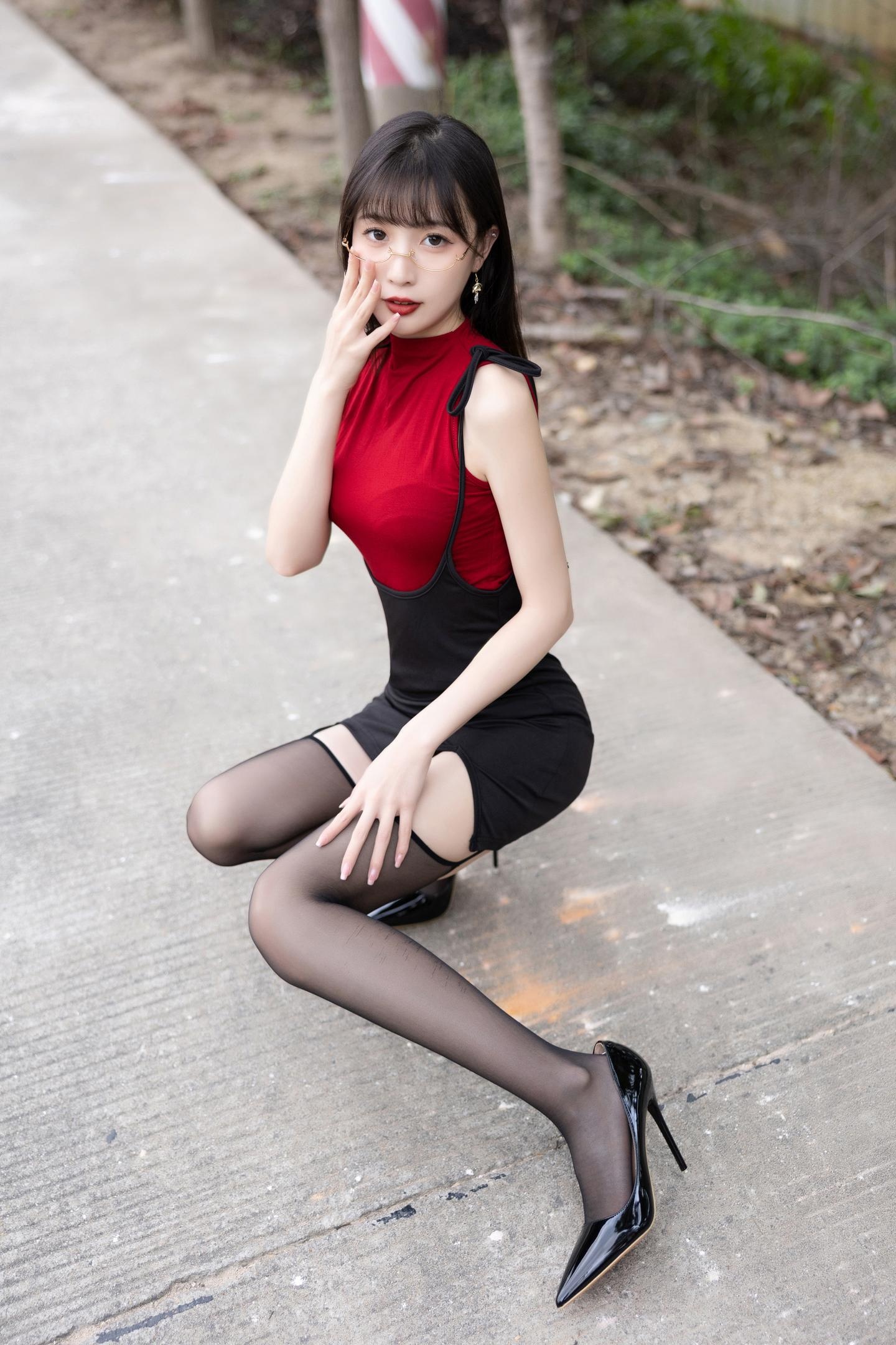 사진] 린성란 - 쇼인 모델의 검은 스타킹: 쇼인 모델 테마 화보, 빨간 스타일과 검은 스타킹의 조화, 분위기 있는 개인 사진 85P
