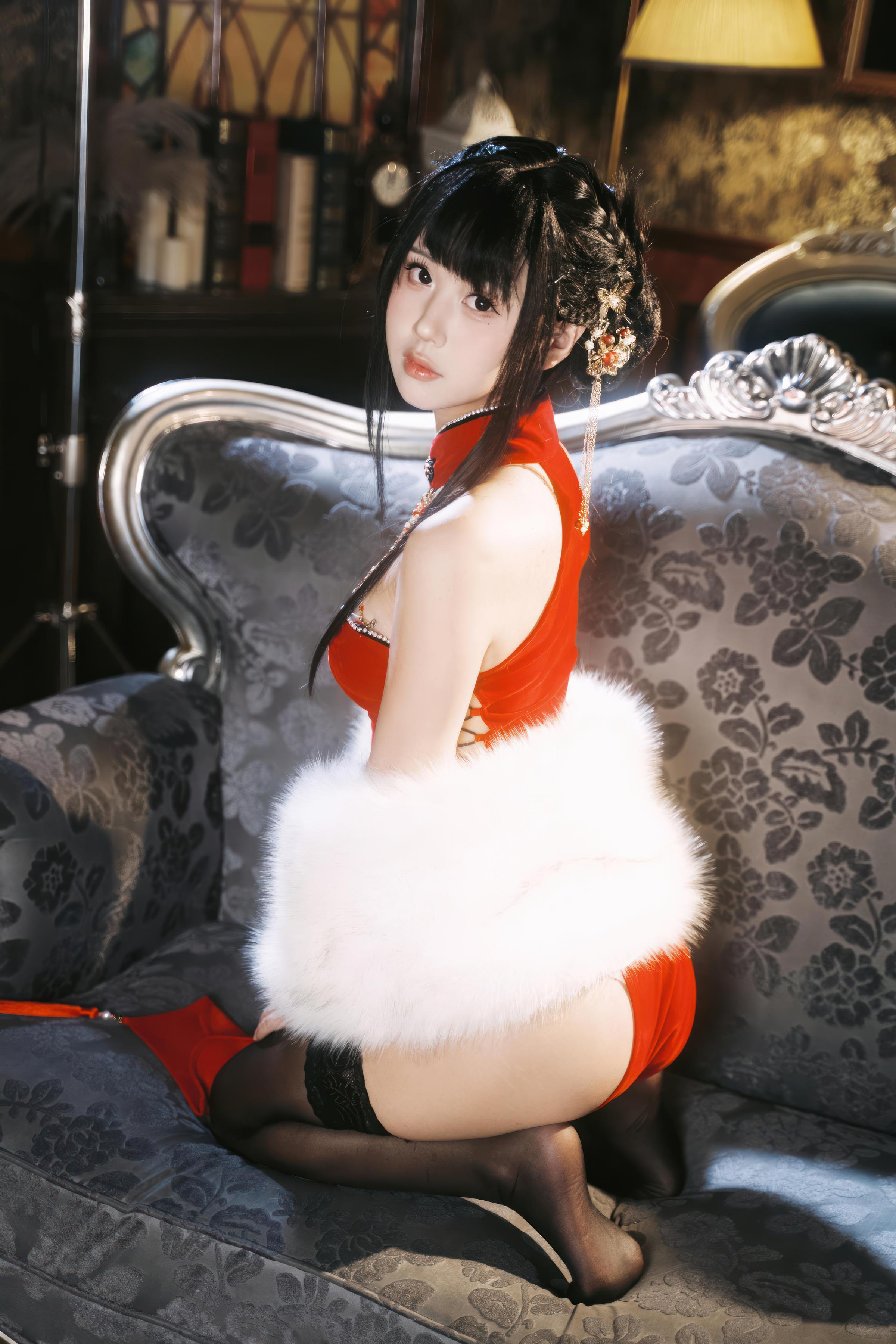 [cosplay] 萌芽儿o0 - 朱砂痣：真人写实性感主题演绎 朱砂点缀妆容与情绪氛围 黑丝造型勾勒曲线 美乳线条与成熟魅惑并存 近景私房写真 26P