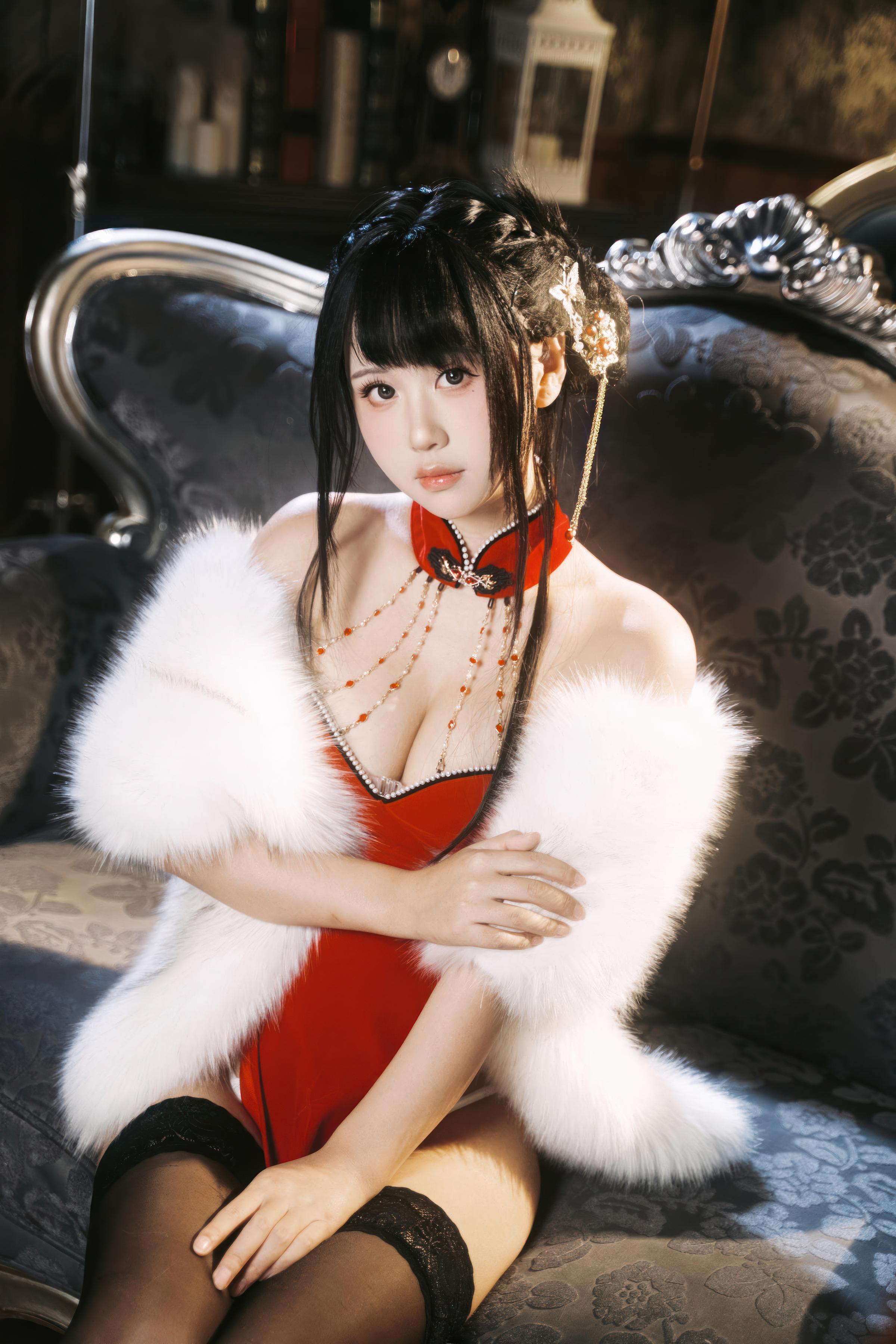 [cosplay] 萌芽儿o0 - 朱砂痣：真人写实性感主题演绎 朱砂点缀妆容与情绪氛围 黑丝造型勾勒曲线 美乳线条与成熟魅惑并存 近景私房写真 26P