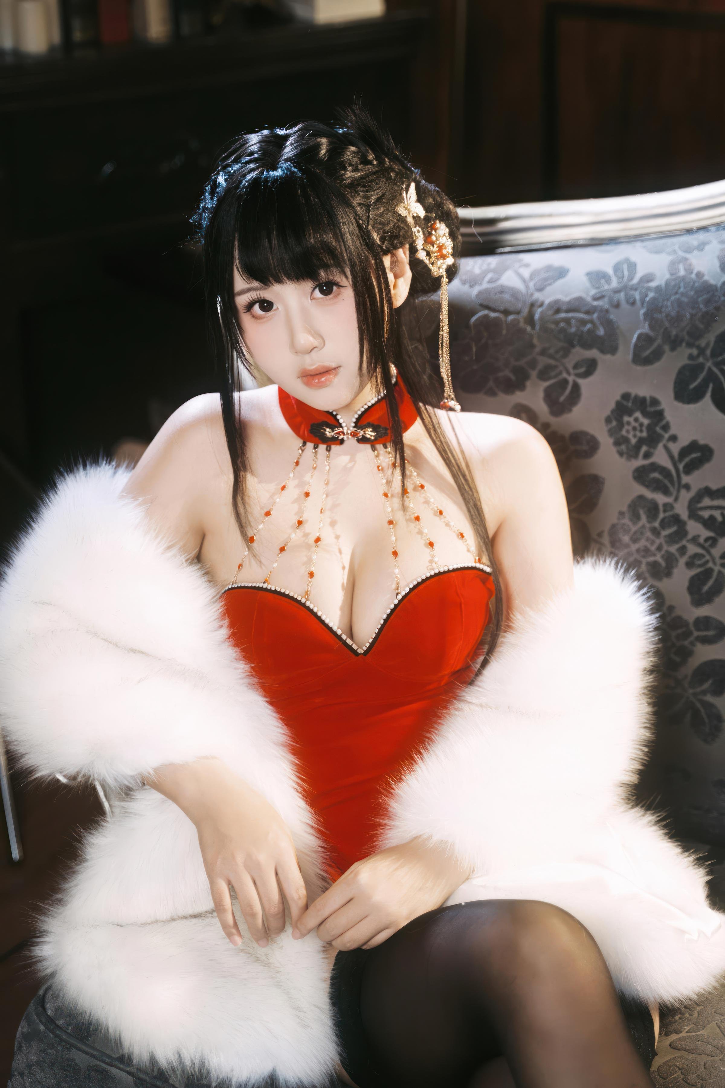 [cosplay] 萌芽儿o0 - 朱砂痣：真人写实性感主题演绎 朱砂点缀妆容与情绪氛围 黑丝造型勾勒曲线 美乳线条与成熟魅惑并存 近景私房写真 26P