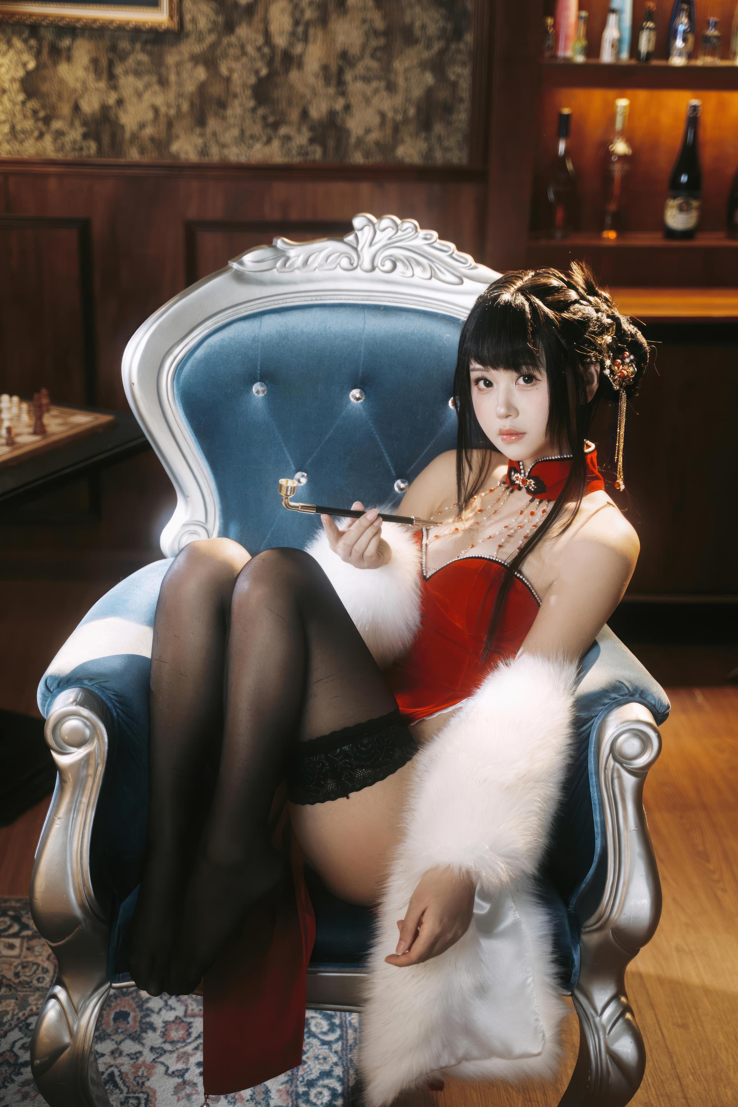 [cosplay] 萌芽儿o0 - 朱砂痣：真人写实性感主题演绎 朱砂点缀妆容与情绪氛围 黑丝造型勾勒曲线 美乳线条与成熟魅惑并存 近景私房写真 26P