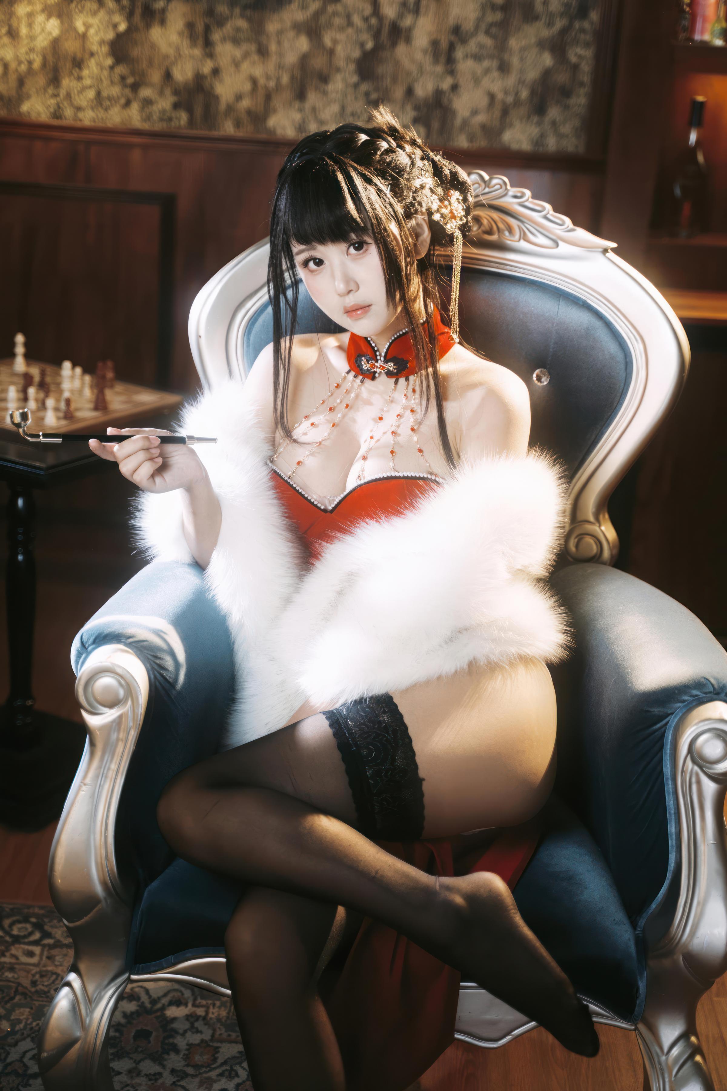 [cosplay] 萌芽儿o0 - 朱砂痣：真人写实性感主题演绎 朱砂点缀妆容与情绪氛围 黑丝造型勾勒曲线 美乳线条与成熟魅惑并存 近景私房写真 26P