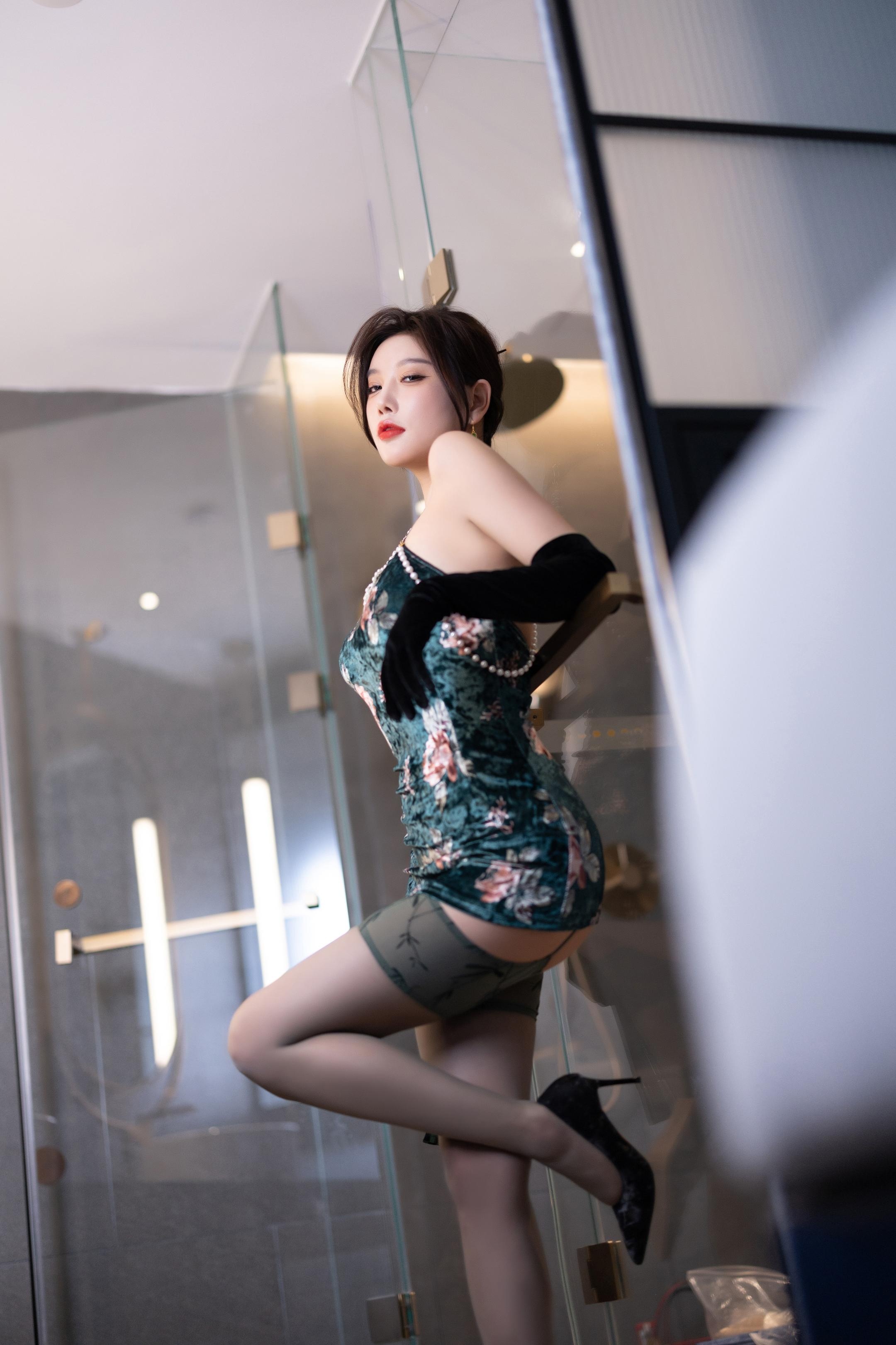 사진] 양천천Yome - 쇼인망 그린 섹시 란제리: 그린 란제리 테마 스타일링으로 우아한 곡선과 섬세한 질감 표현, 실내 분위기 촬영으로 성숙하고 섹시한 매력 발산 103P