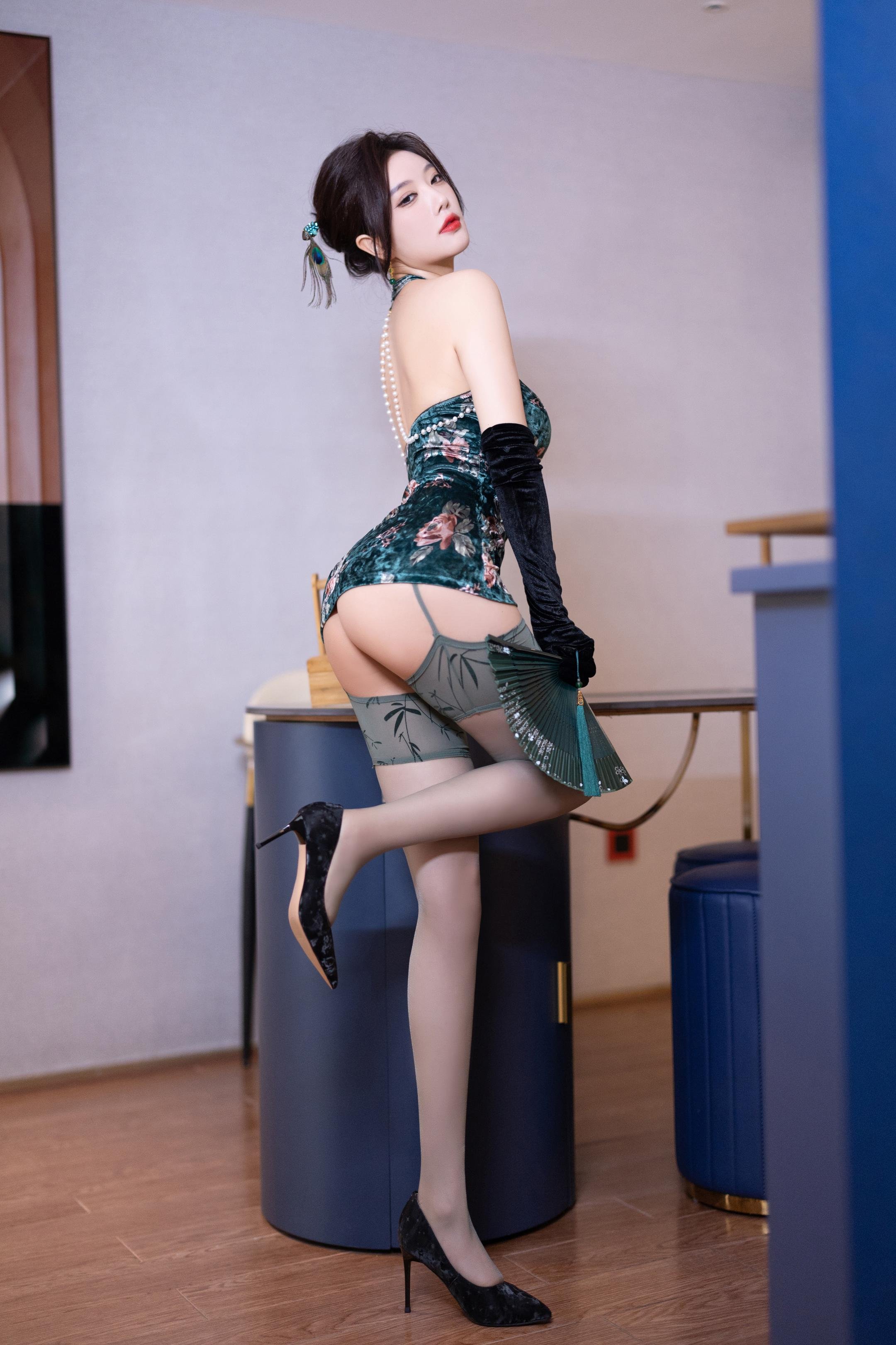 사진] 양천천Yome - 쇼인망 그린 섹시 란제리: 그린 란제리 테마 스타일링으로 우아한 곡선과 섬세한 질감 표현, 실내 분위기 촬영으로 성숙하고 섹시한 매력 발산 103P