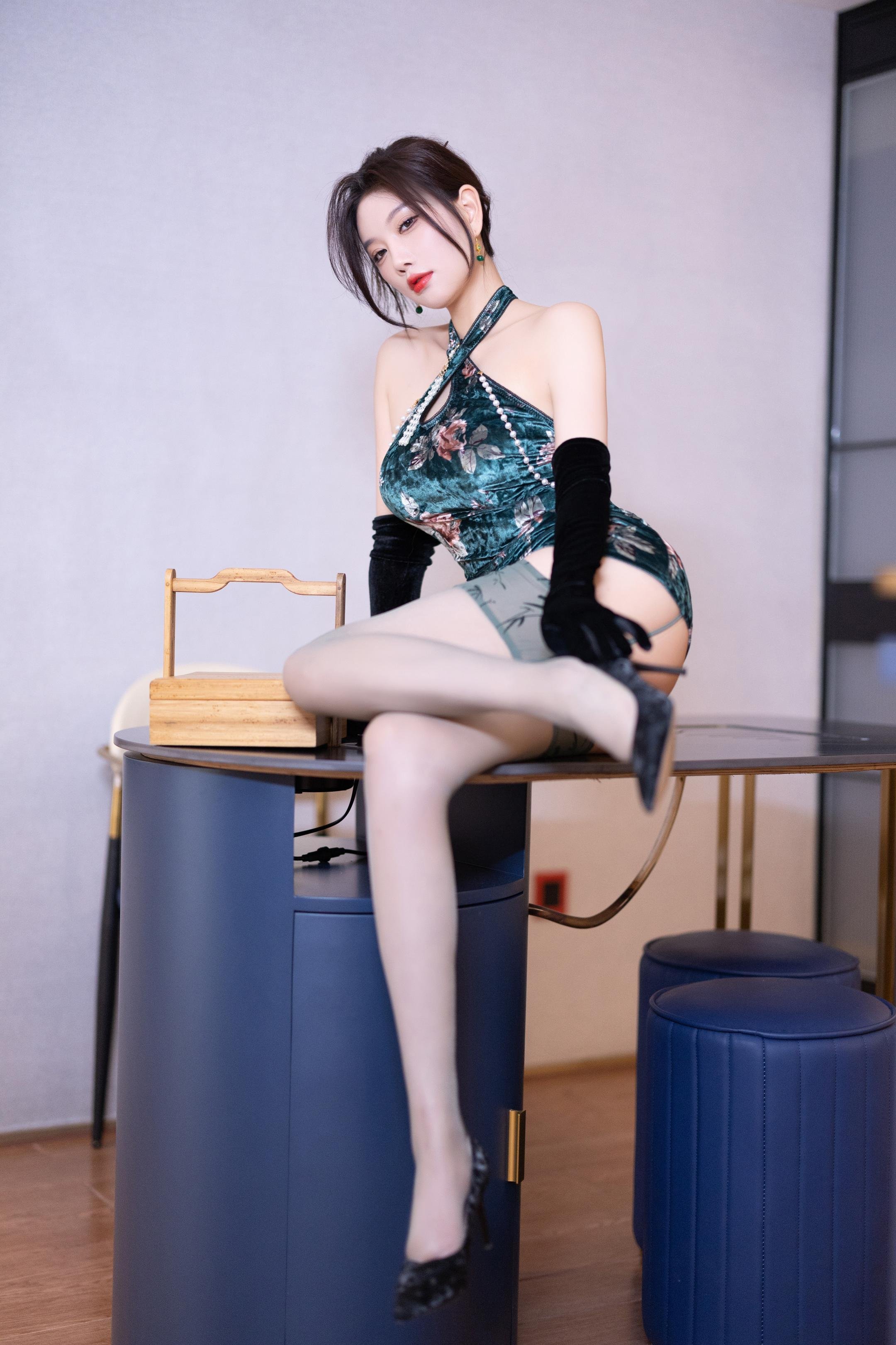 사진] 양천천Yome - 쇼인망 그린 섹시 란제리: 그린 란제리 테마 스타일링으로 우아한 곡선과 섬세한 질감 표현, 실내 분위기 촬영으로 성숙하고 섹시한 매력 발산 103P