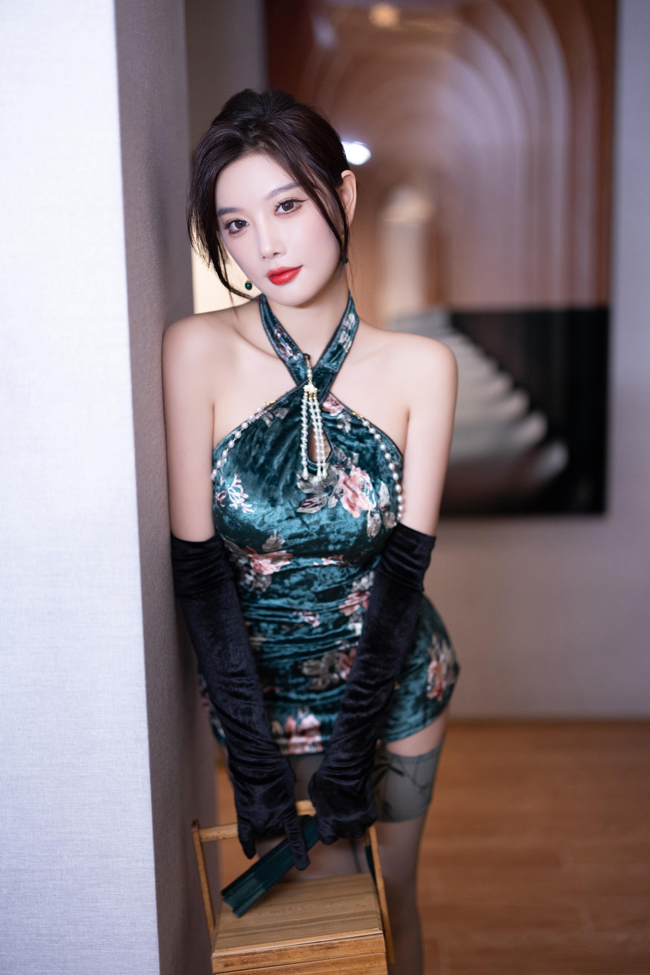 사진] 양천천Yome - 쇼인망 그린 섹시 란제리: 그린 란제리 테마 스타일링으로 우아한 곡선과 섬세한 질감 표현, 실내 분위기 촬영으로 성숙하고 섹시한 매력 발산 103P