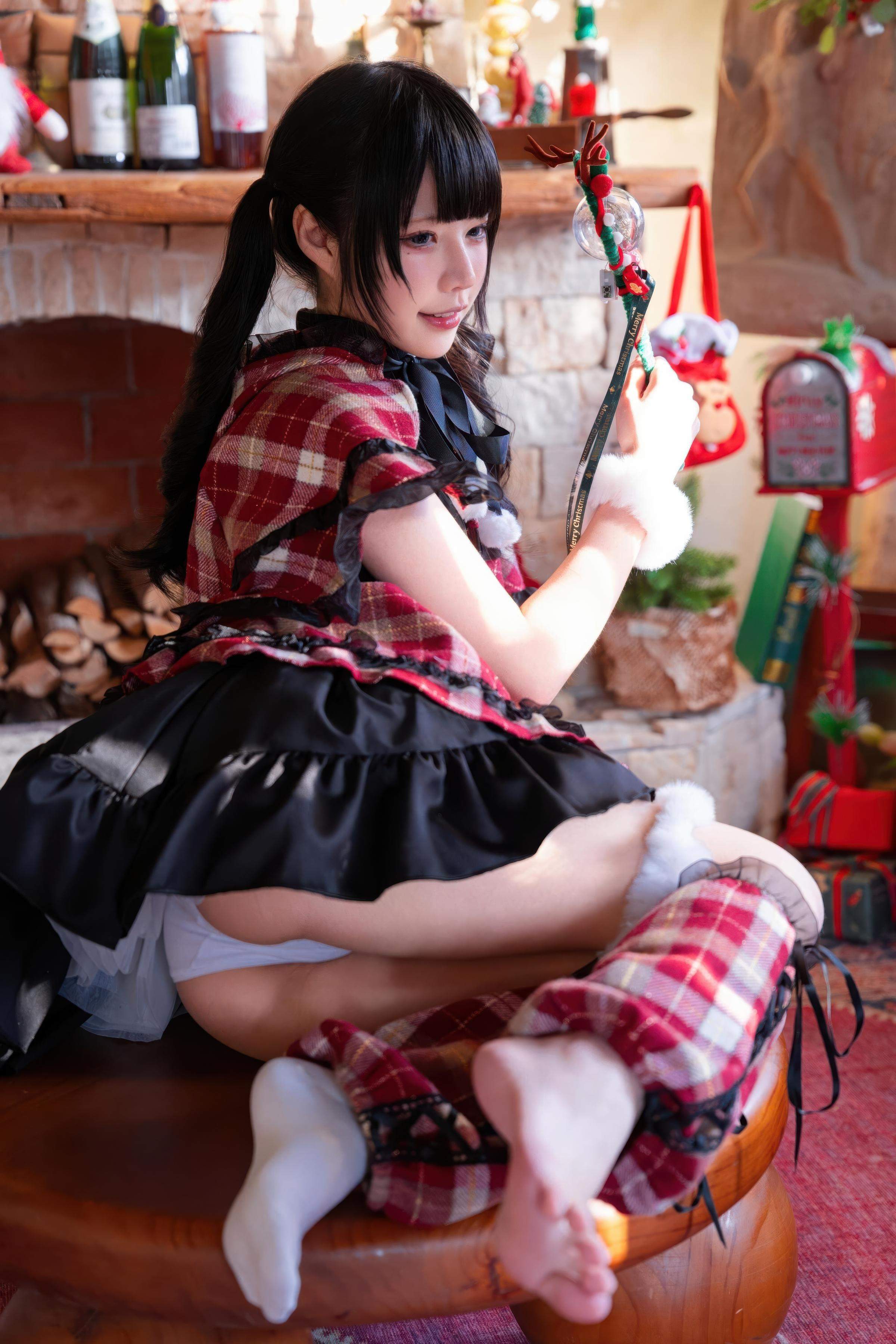 [cosplay] 清水凪 - 圣诞·日夜：圣诞主题双场景拍摄 日与夜两种氛围切换 服装与光影变化带来不同观感 节日感与人物气质并存的完整呈现 99P