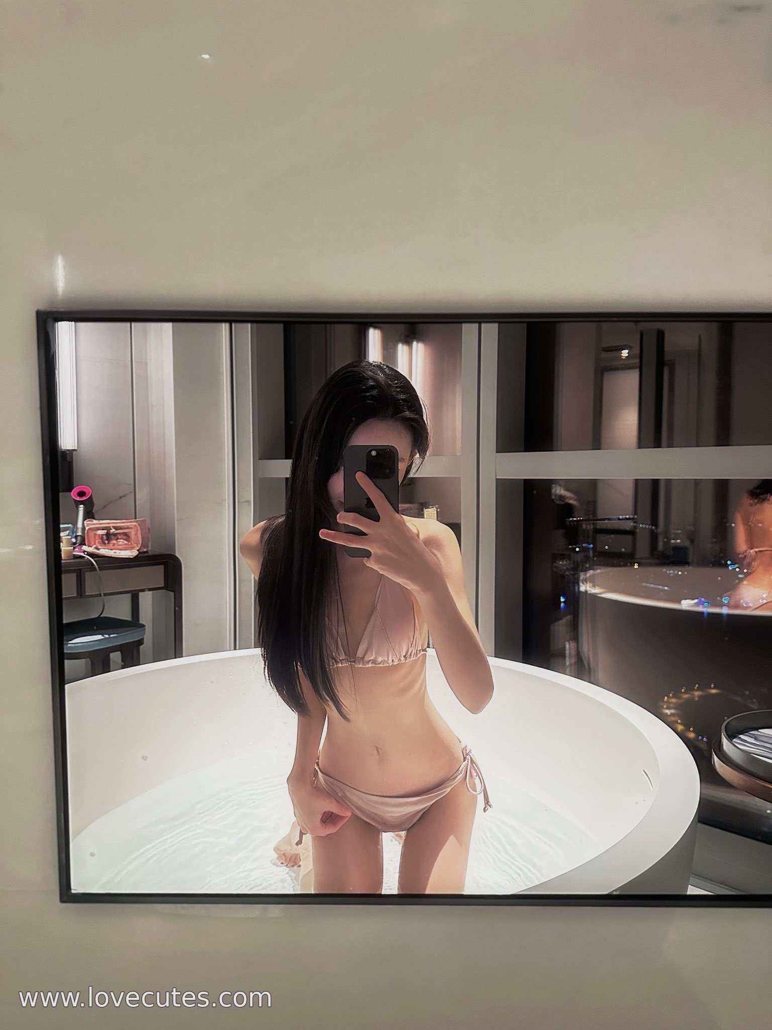 妮子 roo8888s 反差博主写真 63P19V | 网络美女合集