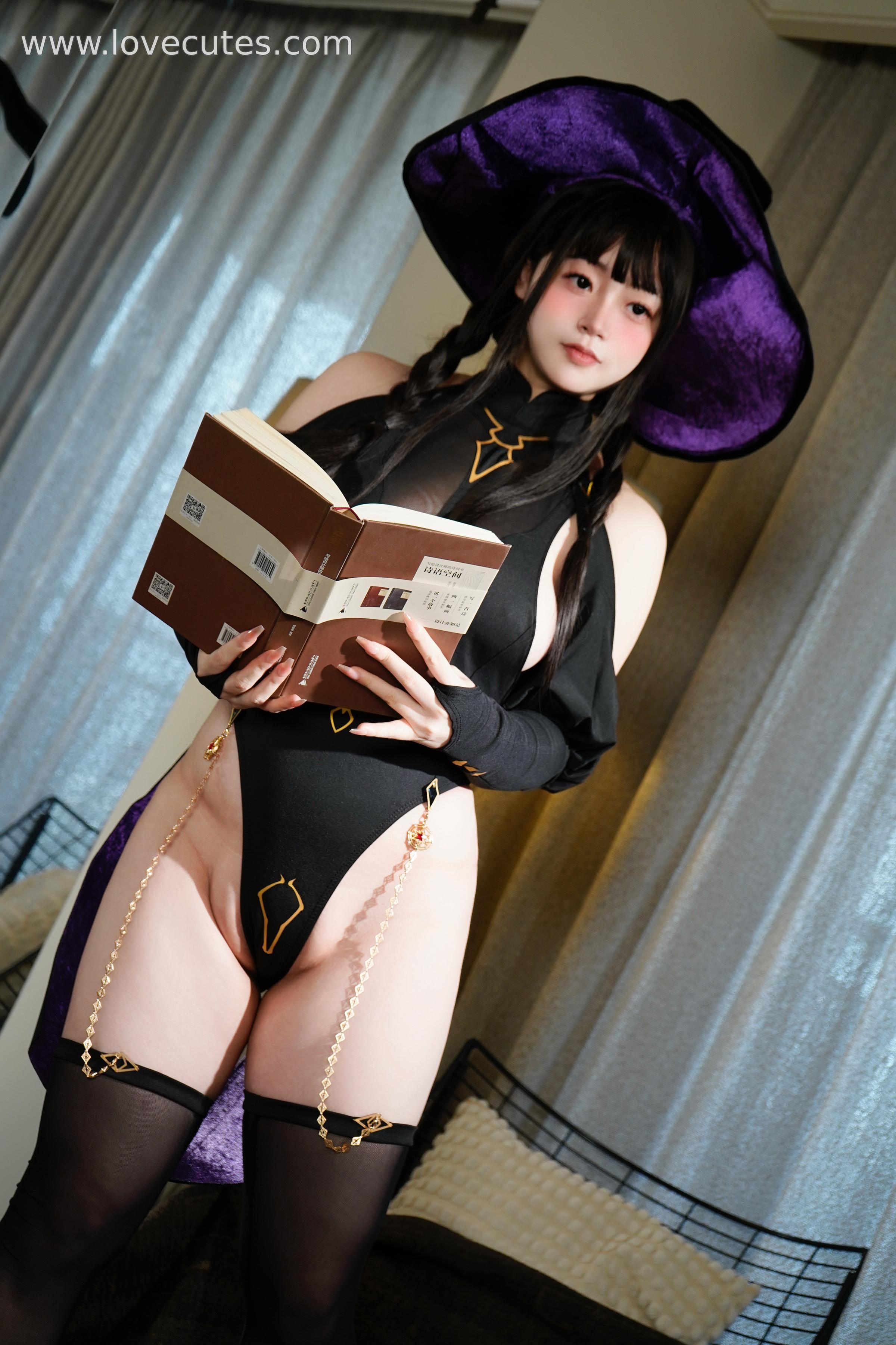 [cosplay] 毛毛帽 - 魔女之夜主题写真：暗黑魔女造型与夜色氛围交织 营造神秘又迷人的视觉故事感 105P+2V