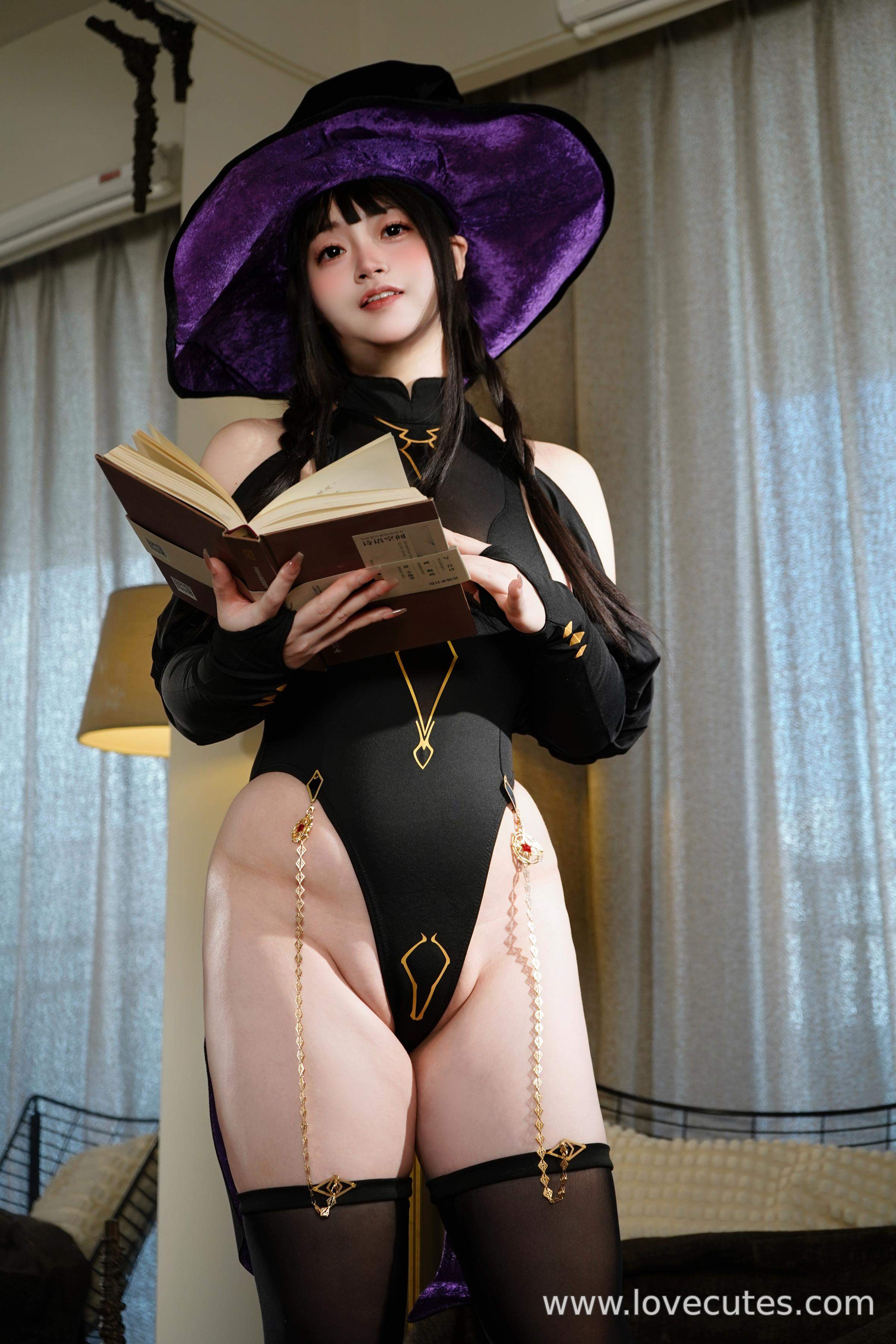 [cosplay] 毛毛帽 - 魔女之夜主题写真：暗黑魔女造型与夜色氛围交织 营造神秘又迷人的视觉故事感 105P+2V