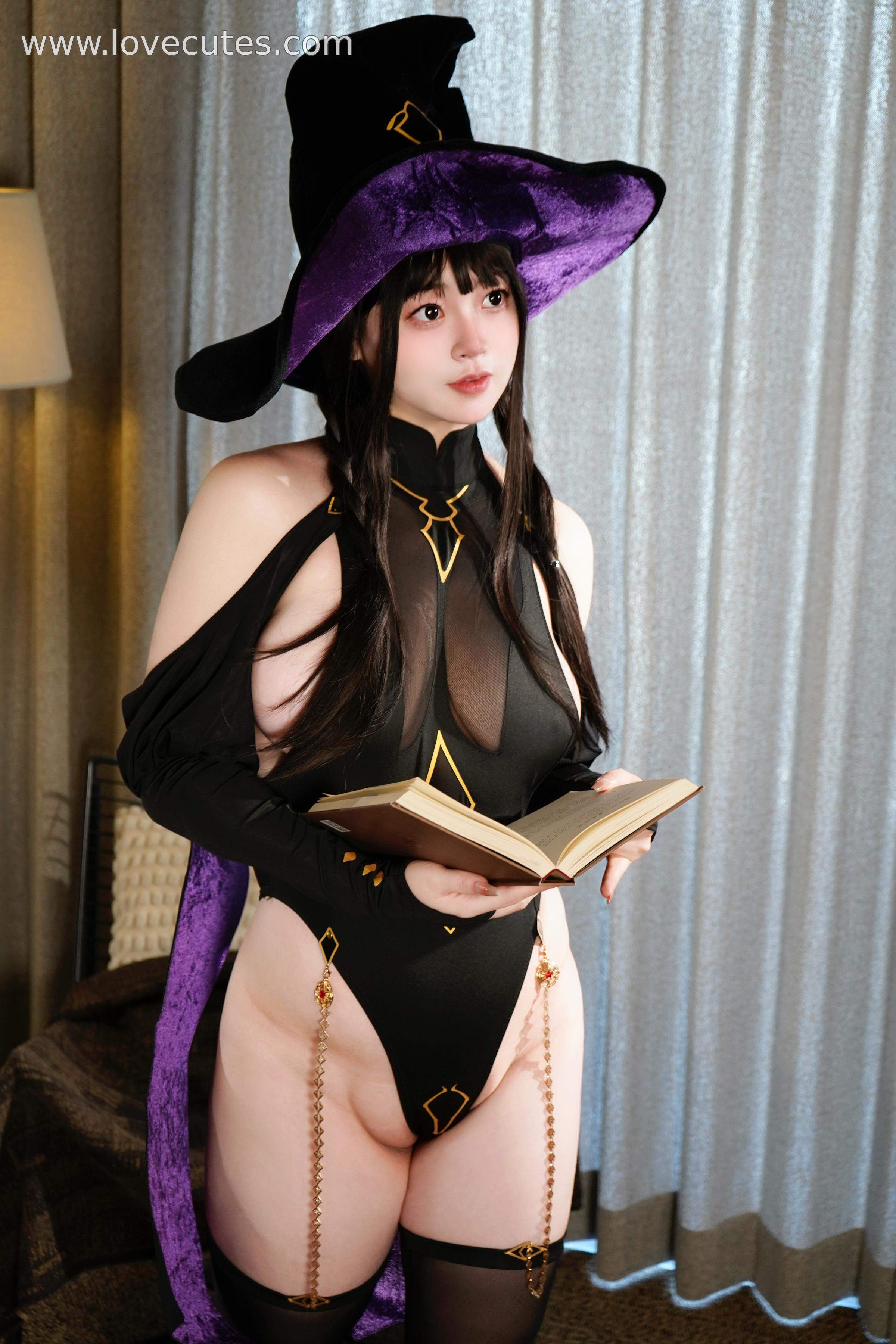[cosplay] 毛毛帽 - 魔女之夜主题写真：暗黑魔女造型与夜色氛围交织 营造神秘又迷人的视觉故事感 105P+2V