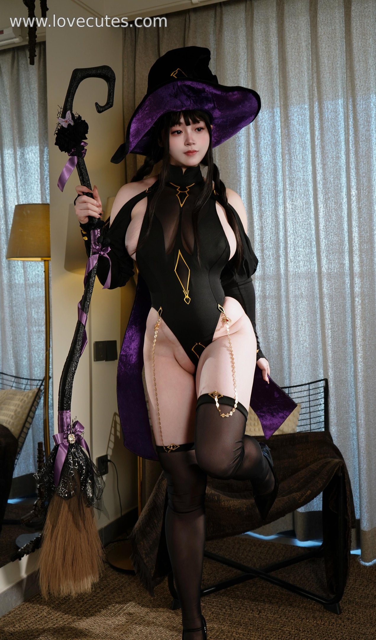 [cosplay] 毛毛帽 - 魔女之夜主题写真：暗黑魔女造型与夜色氛围交织 营造神秘又迷人的视觉故事感 105P+2V