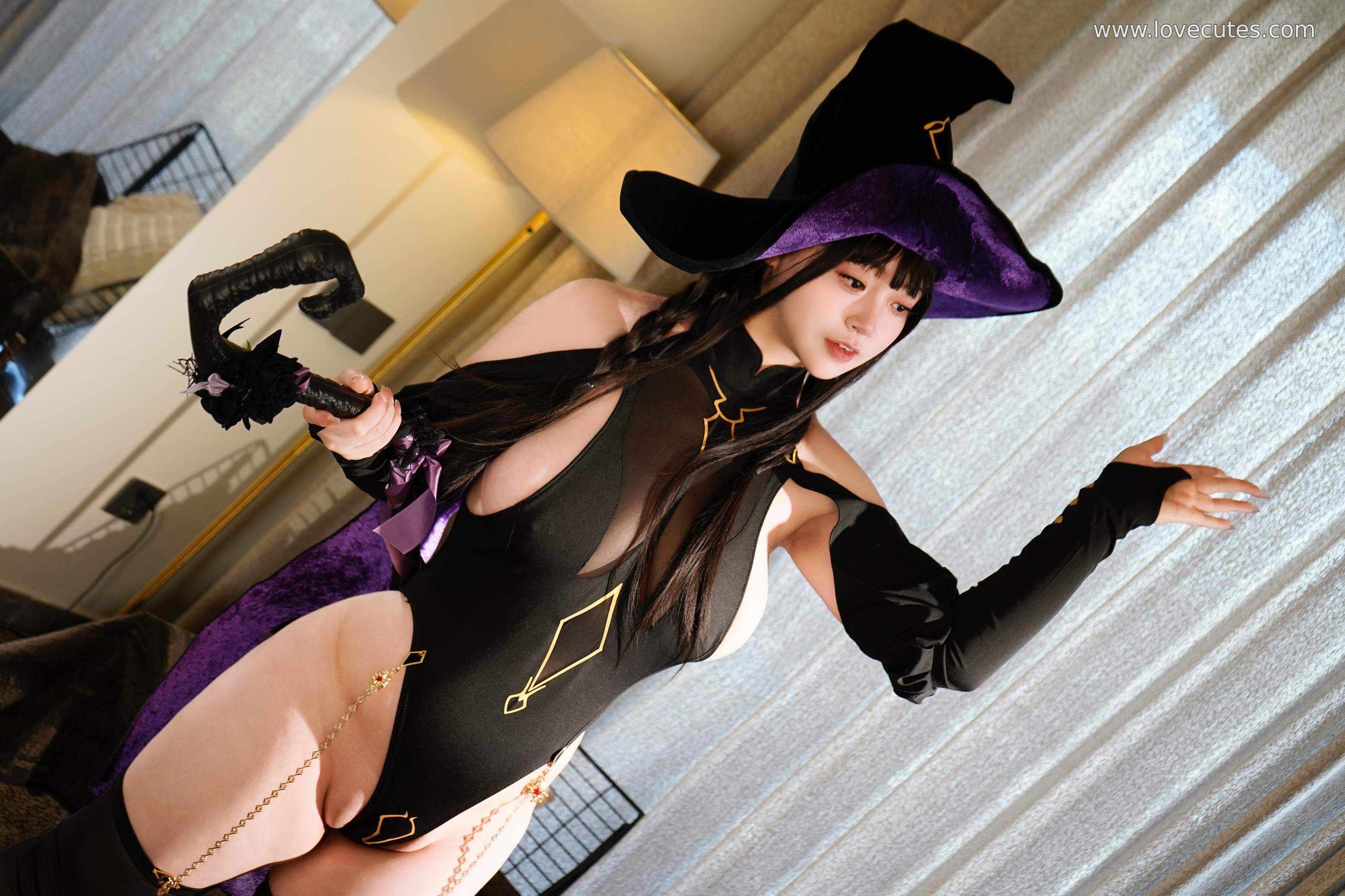[cosplay] 毛毛帽 - 魔女之夜主题写真：暗黑魔女造型与夜色氛围交织 营造神秘又迷人的视觉故事感 105P+2V