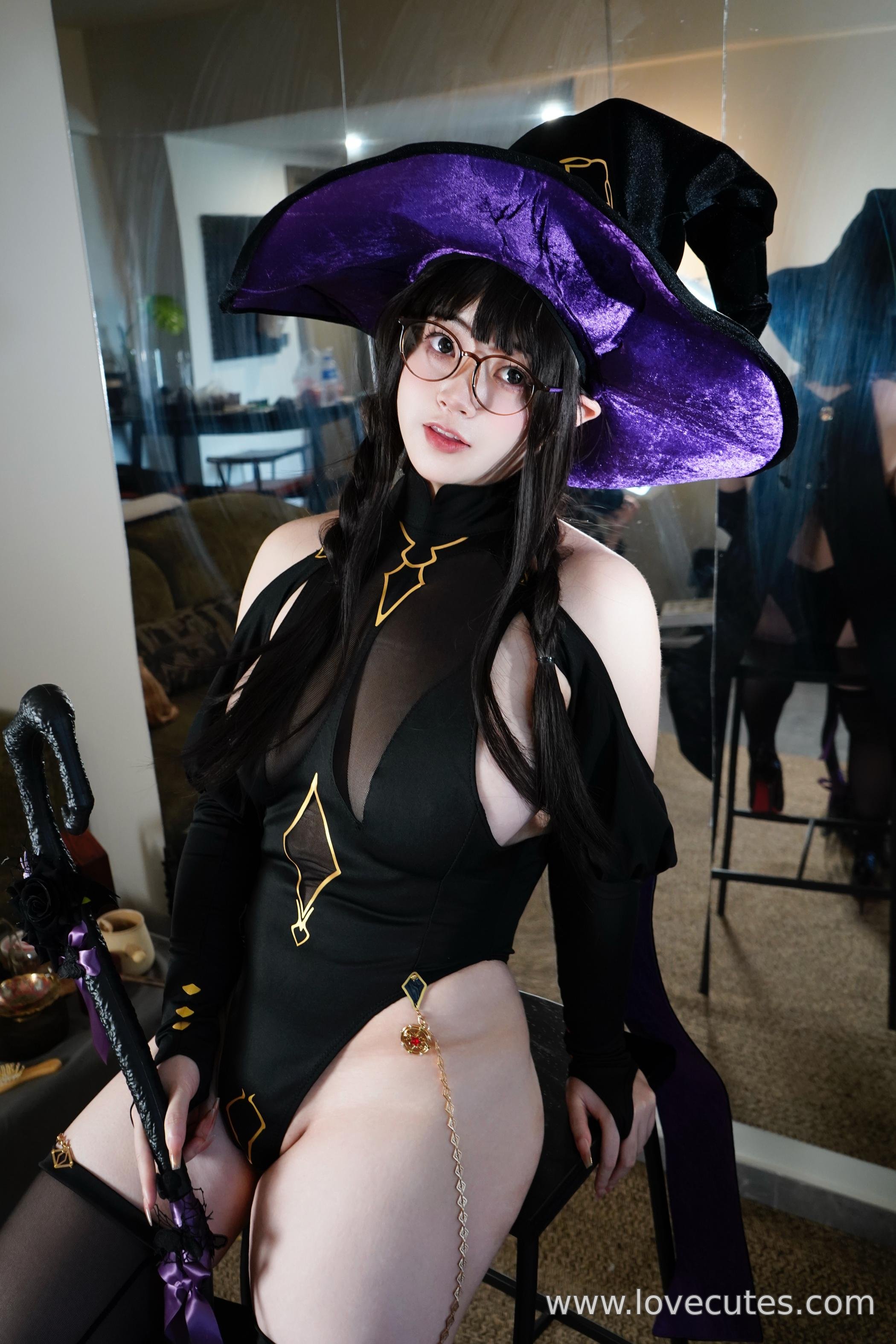 [cosplay] 毛毛帽 - 魔女之夜主题写真：暗黑魔女造型与夜色氛围交织 营造神秘又迷人的视觉故事感 105P+2V