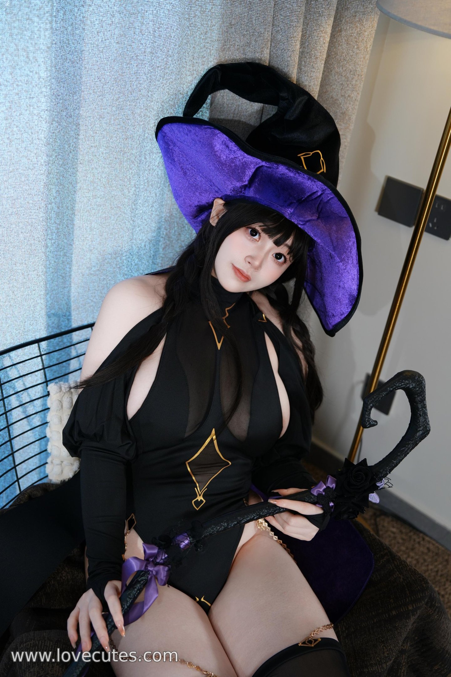 [cosplay] 毛毛帽 - 魔女之夜主题写真：暗黑魔女造型与夜色氛围交织 营造神秘又迷人的视觉故事感 105P+2V