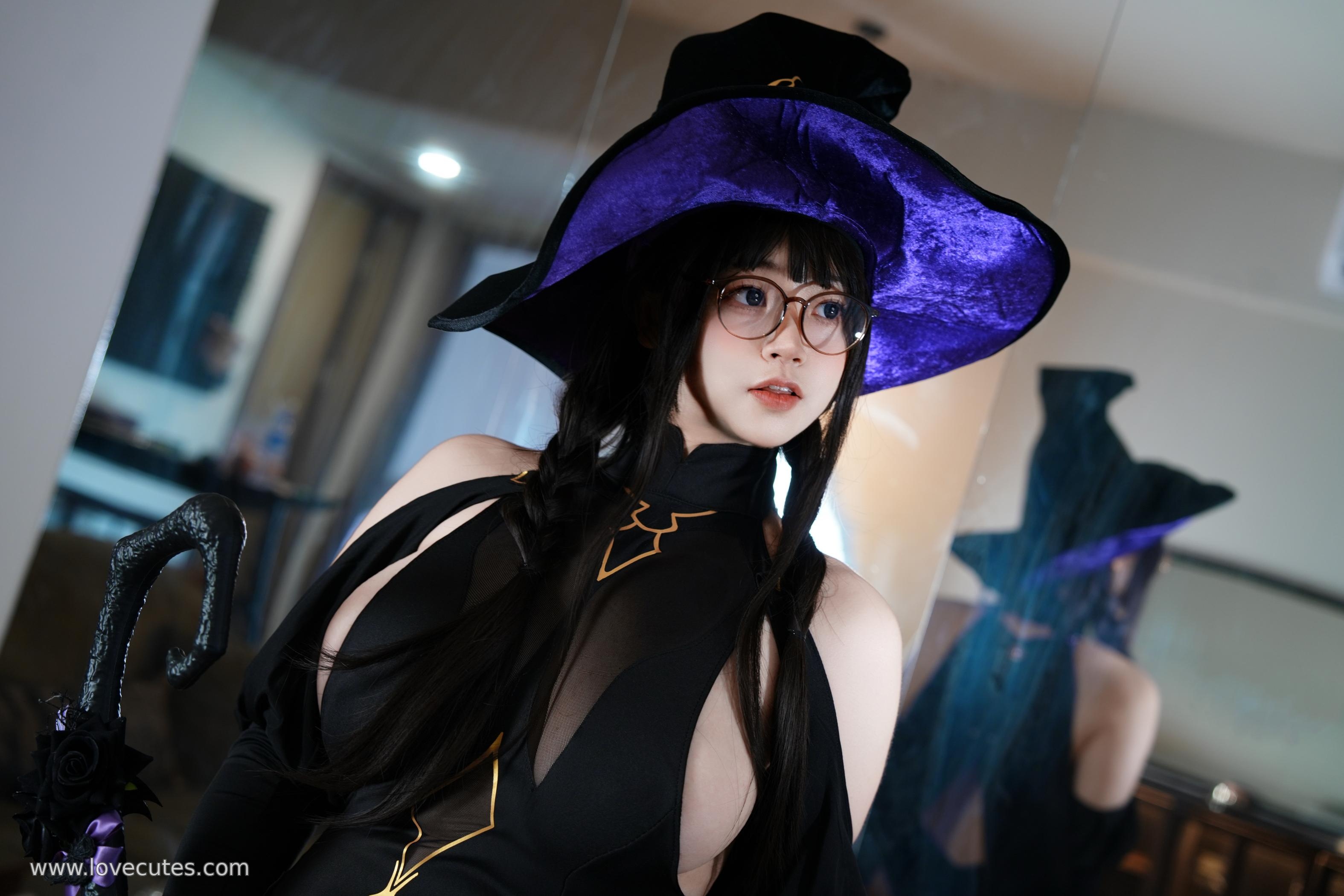 [cosplay] 毛毛帽 - 魔女之夜主题写真：暗黑魔女造型与夜色氛围交织 营造神秘又迷人的视觉故事感 105P+2V