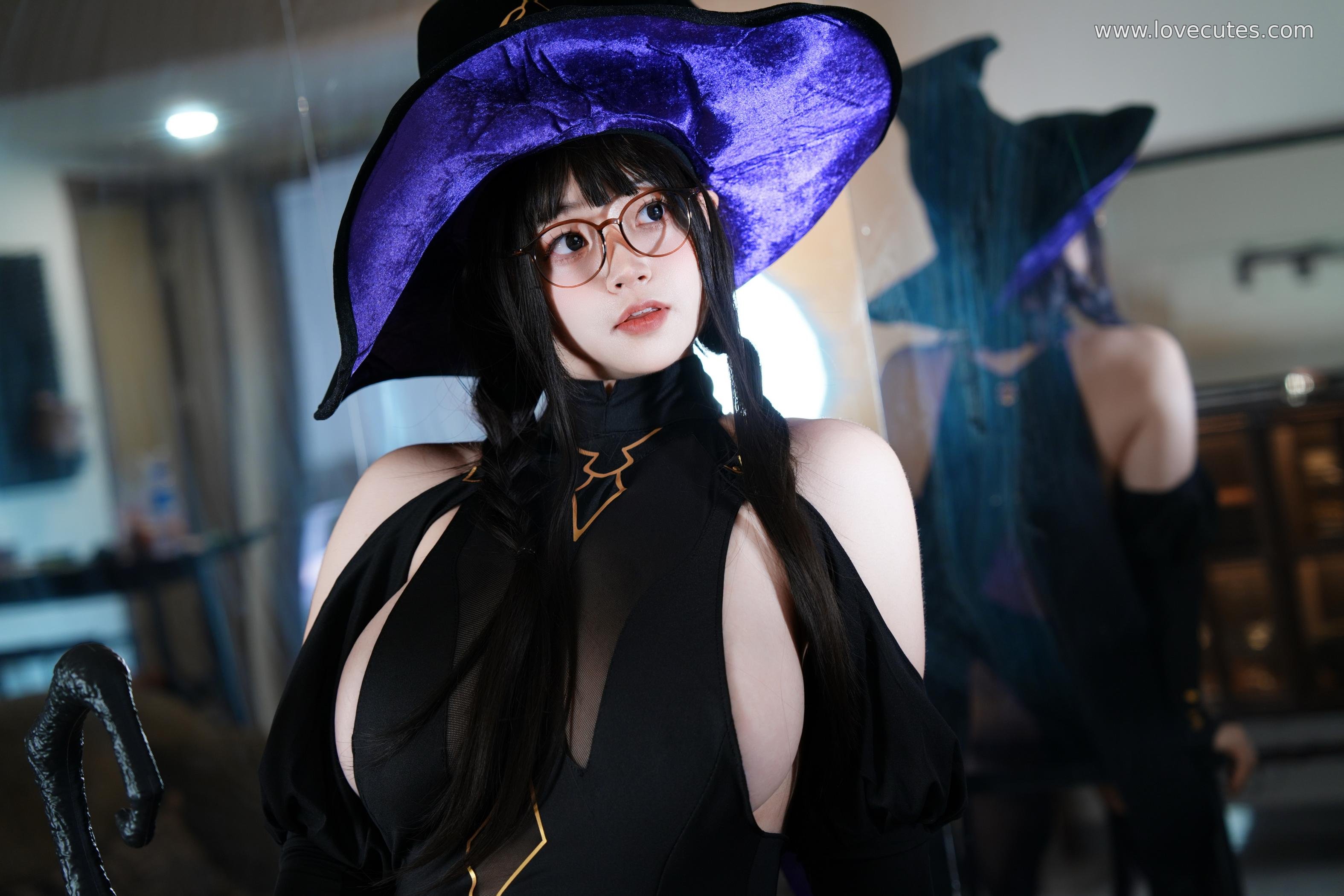 [cosplay] 毛毛帽 - 魔女之夜主题写真：暗黑魔女造型与夜色氛围交织 营造神秘又迷人的视觉故事感 105P+2V