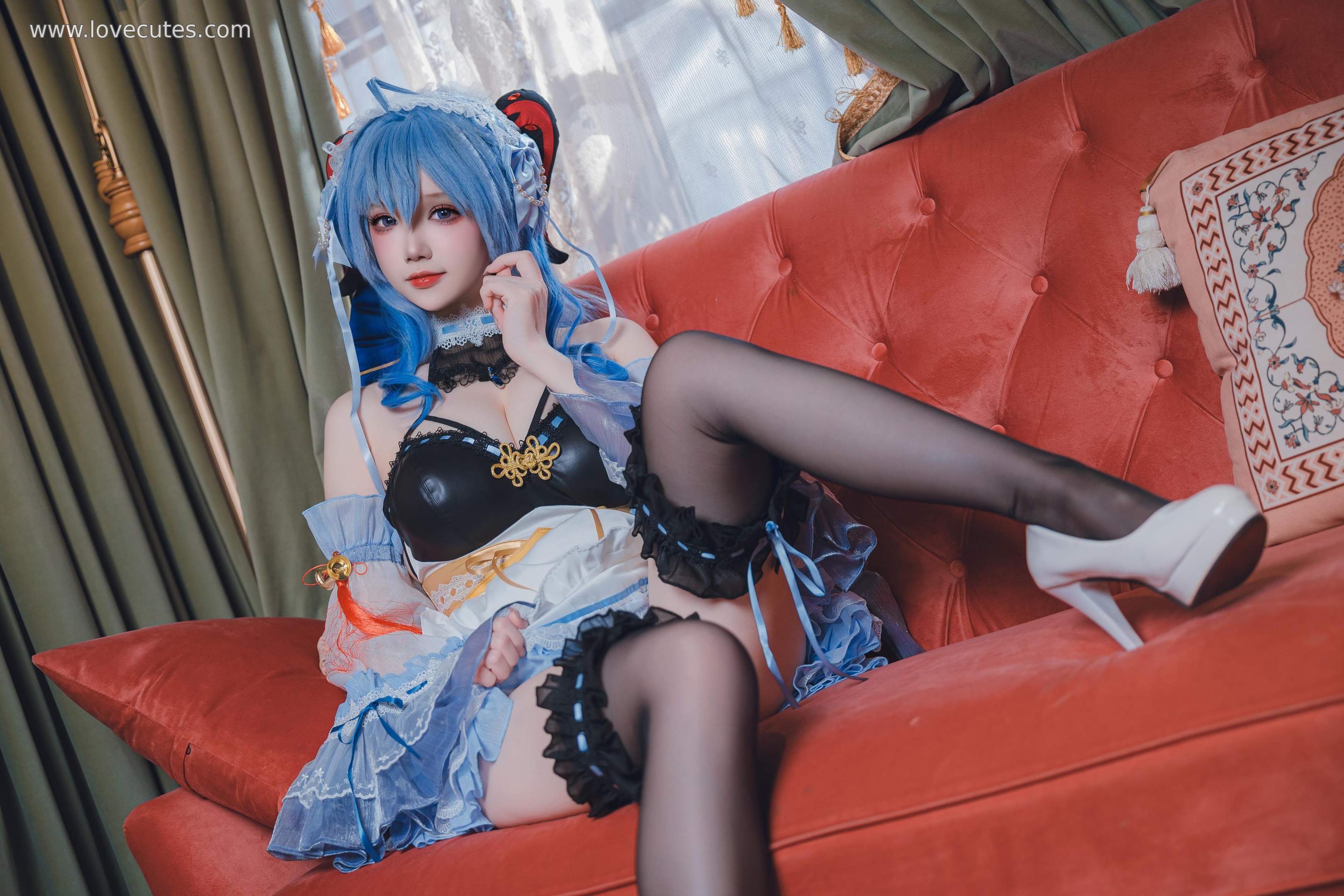 costume] Tuyết Tình Astra - Người Hầu Ganyu: Tái Hiện Phong Cách Nữ Hầu Đen, Sự Kết Hợp Giữa Dịu Dàng và Gợi Cảm 31P1V