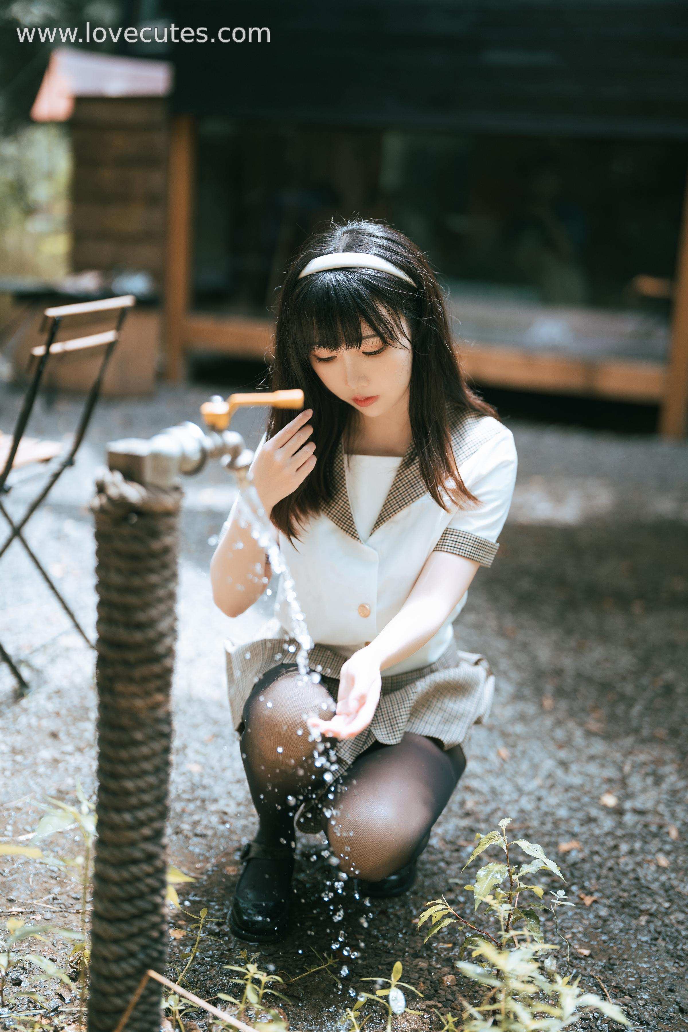 costume play] 面饼仙儿 - コスプレ 黒ストッキング露出JK：リアルセクシーJK少女 黒スト制服露出キャンプ 裂けたスカートとヒップの魅力 極限の挑発 無修正 40P