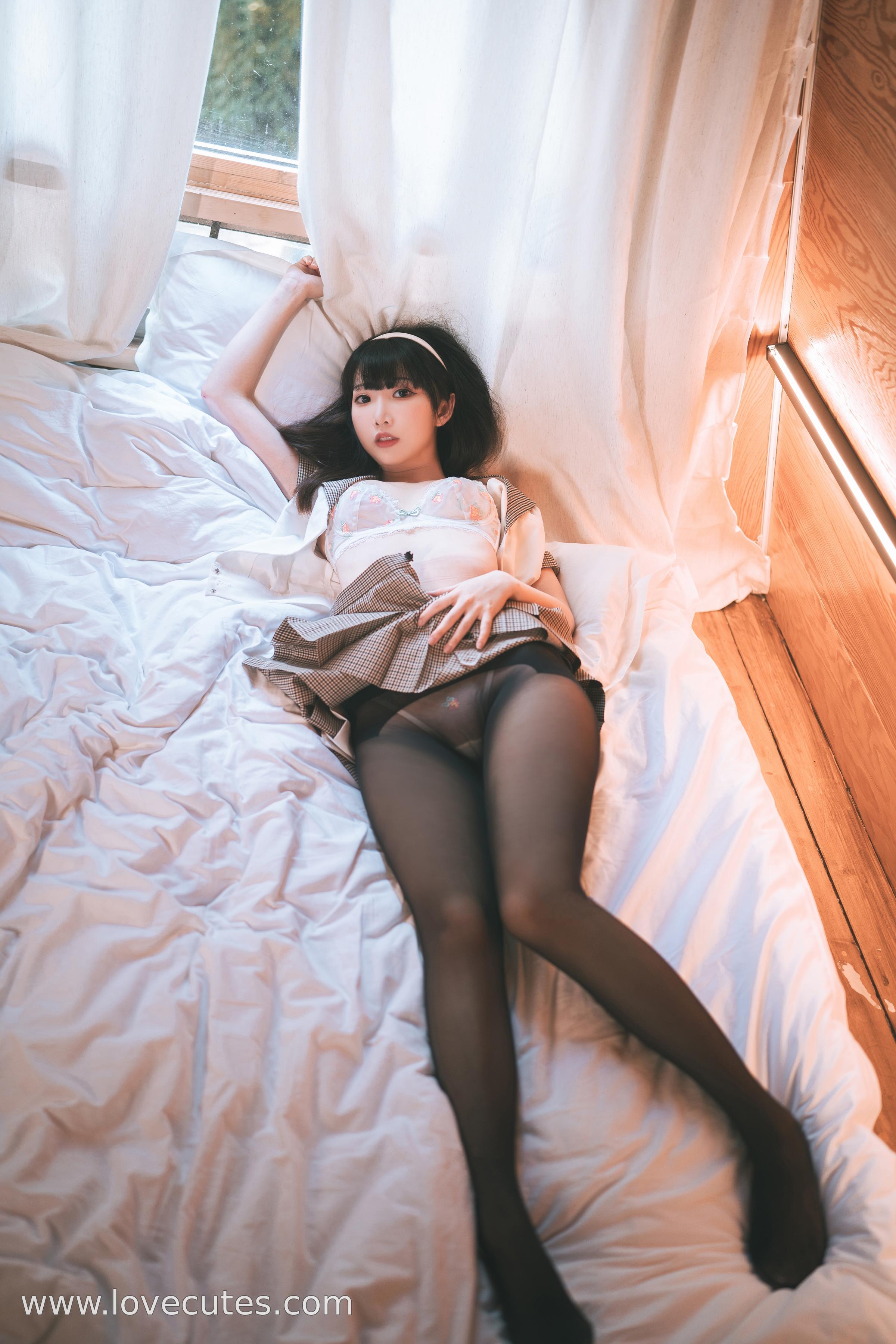 costume play] 面饼仙儿 - コスプレ 黒ストッキング露出JK：リアルセクシーJK少女 黒スト制服露出キャンプ 裂けたスカートとヒップの魅力 極限の挑発 無修正 40P