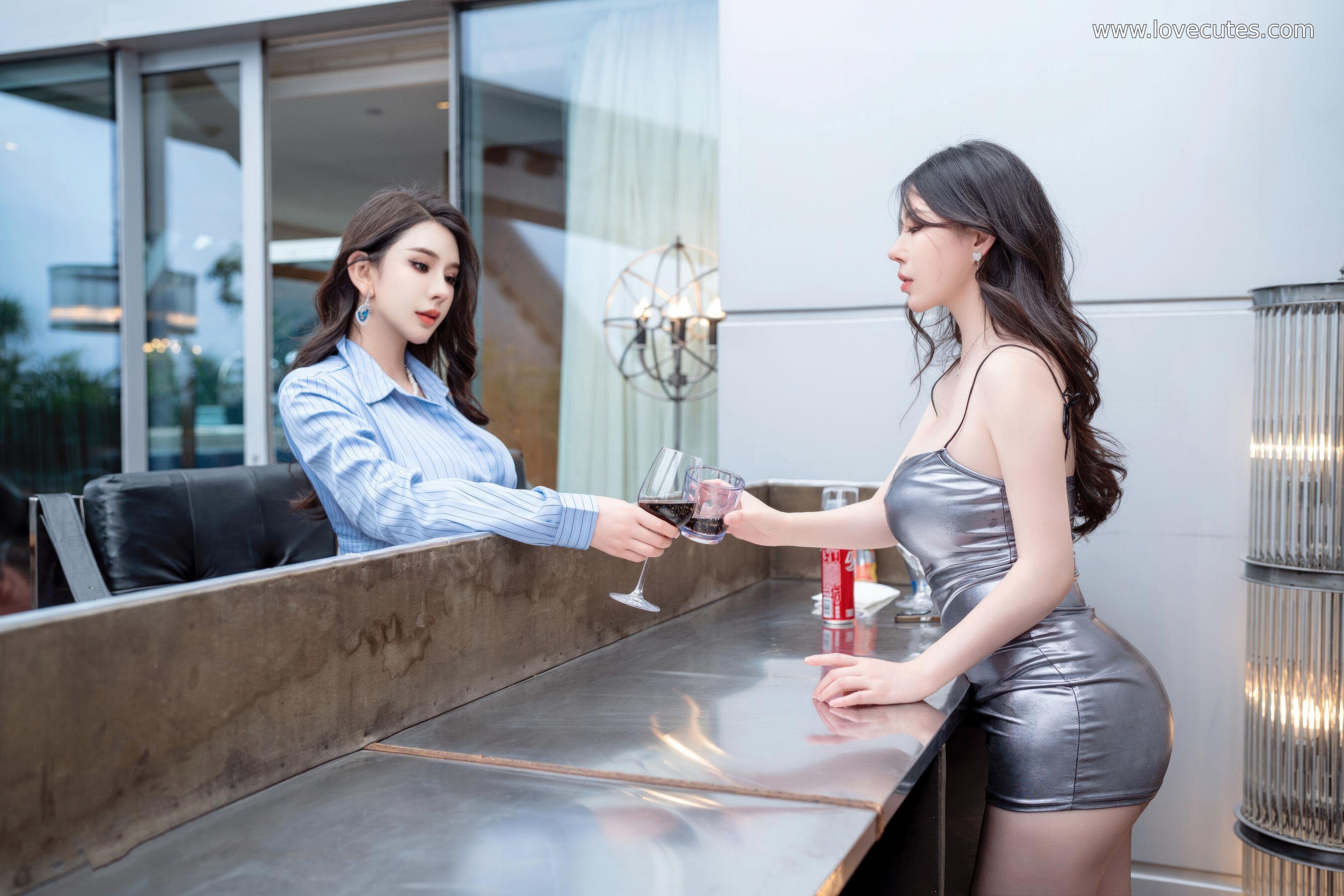 [模特] 李丽莎 LiLiSha & 白茹雪 BaiRuXue - 双人派对主题：床上派对氛围下的丝袜高跟造型 双人互动与身材线条并重呈现 88P
