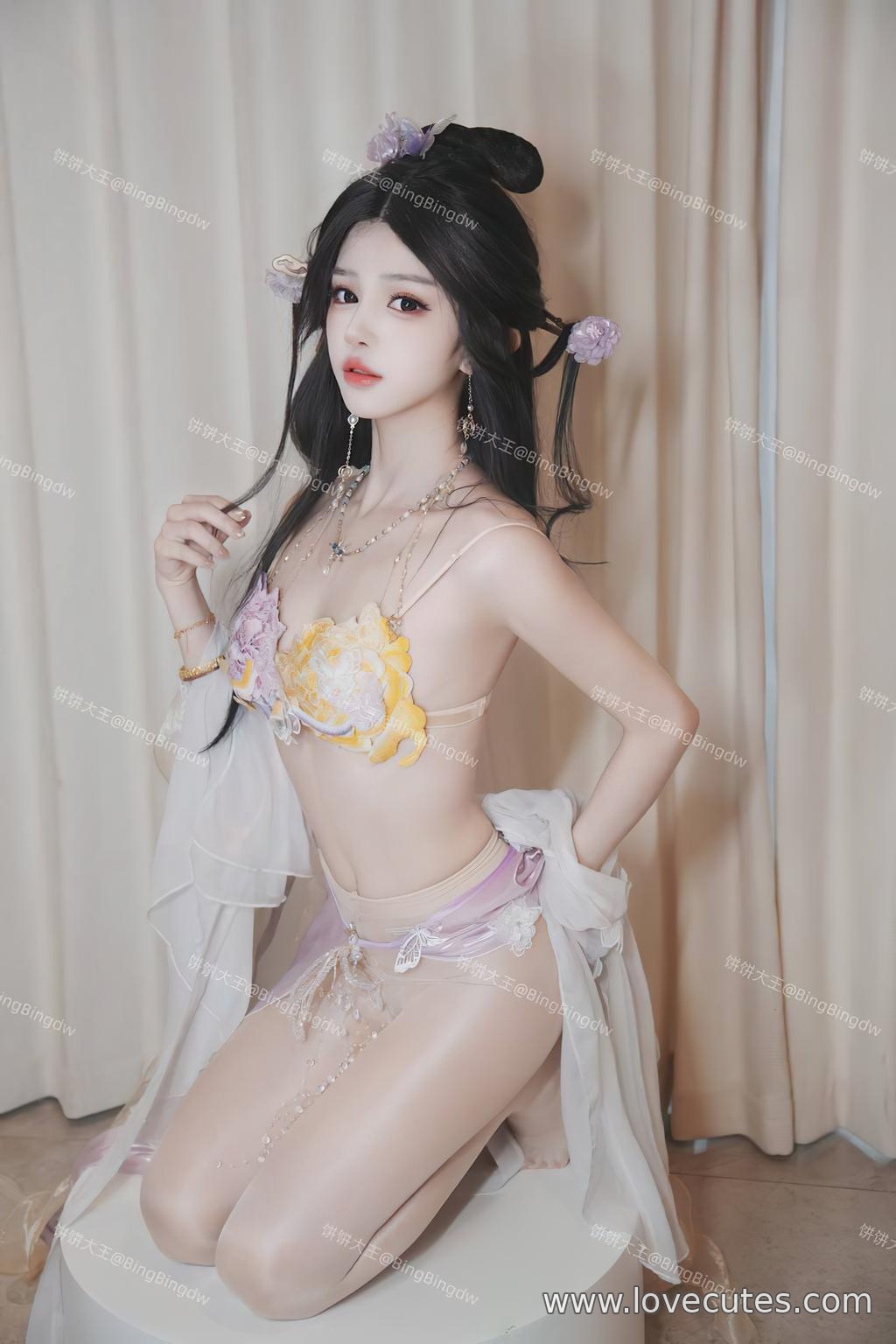 คอสเพลย์] 饼饼大王 - 永劫无间·迦南「闭月之颜」: การสร้างตัวละครสไตล์นักฆ่าคืนค่ำที่มีเสน่ห์เย้ายวนและรูปร่างที่โดดเด่น 13P2V