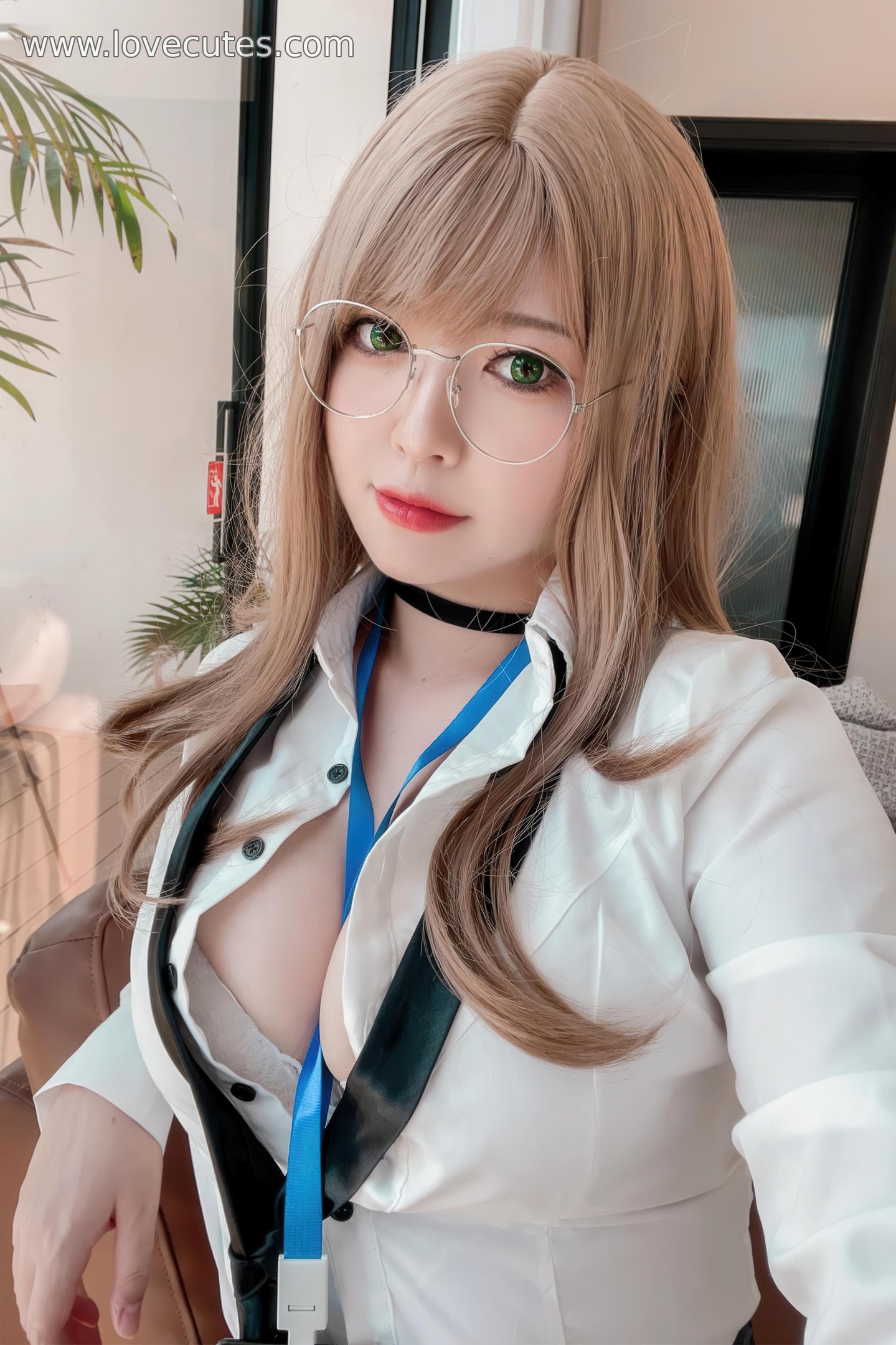 Ban Ban Zi Cosplay Emma Secretary NIKKE 76P