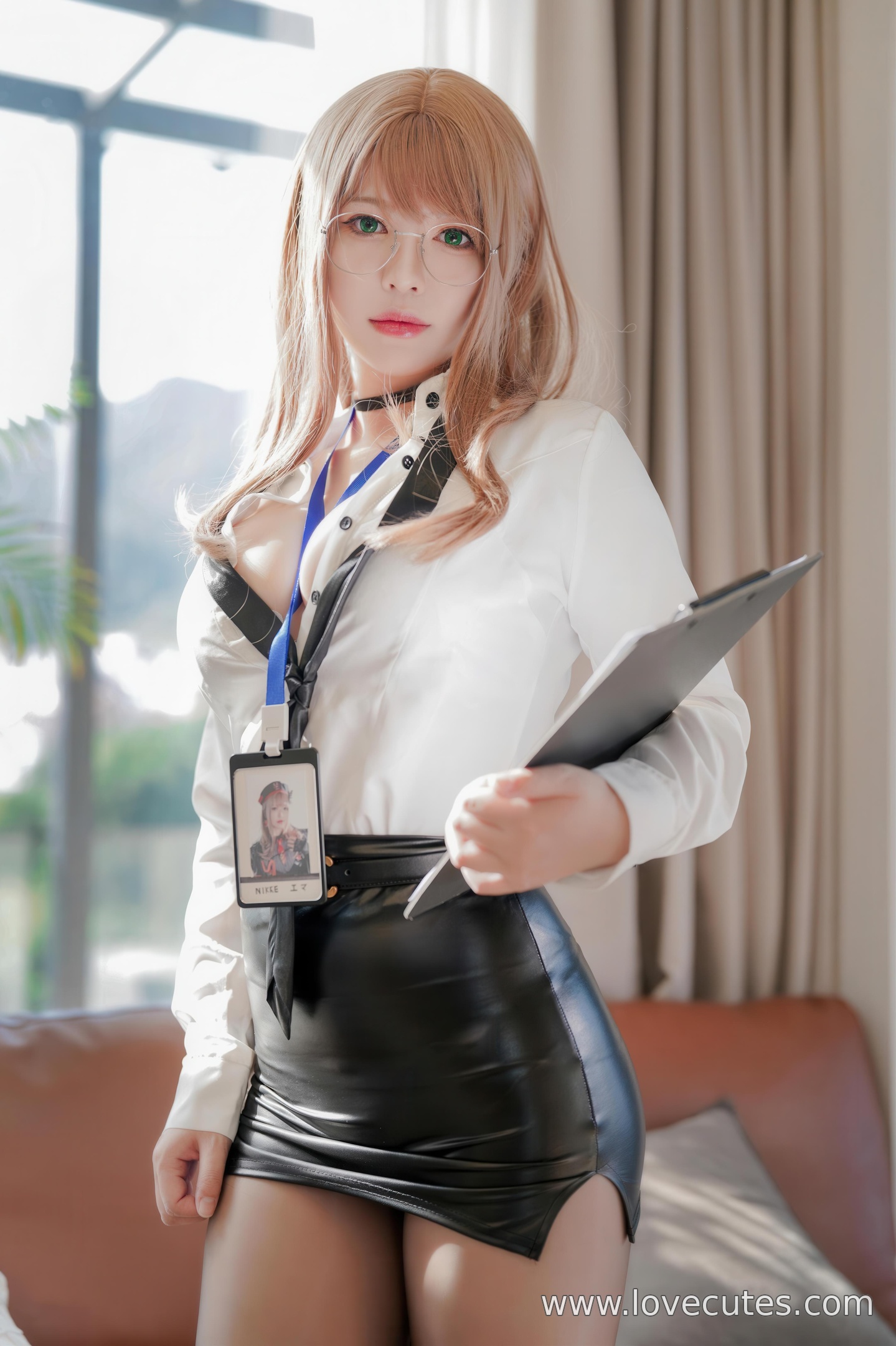 半半子 NIKKE艾玛秘书 Cosplay 76P
