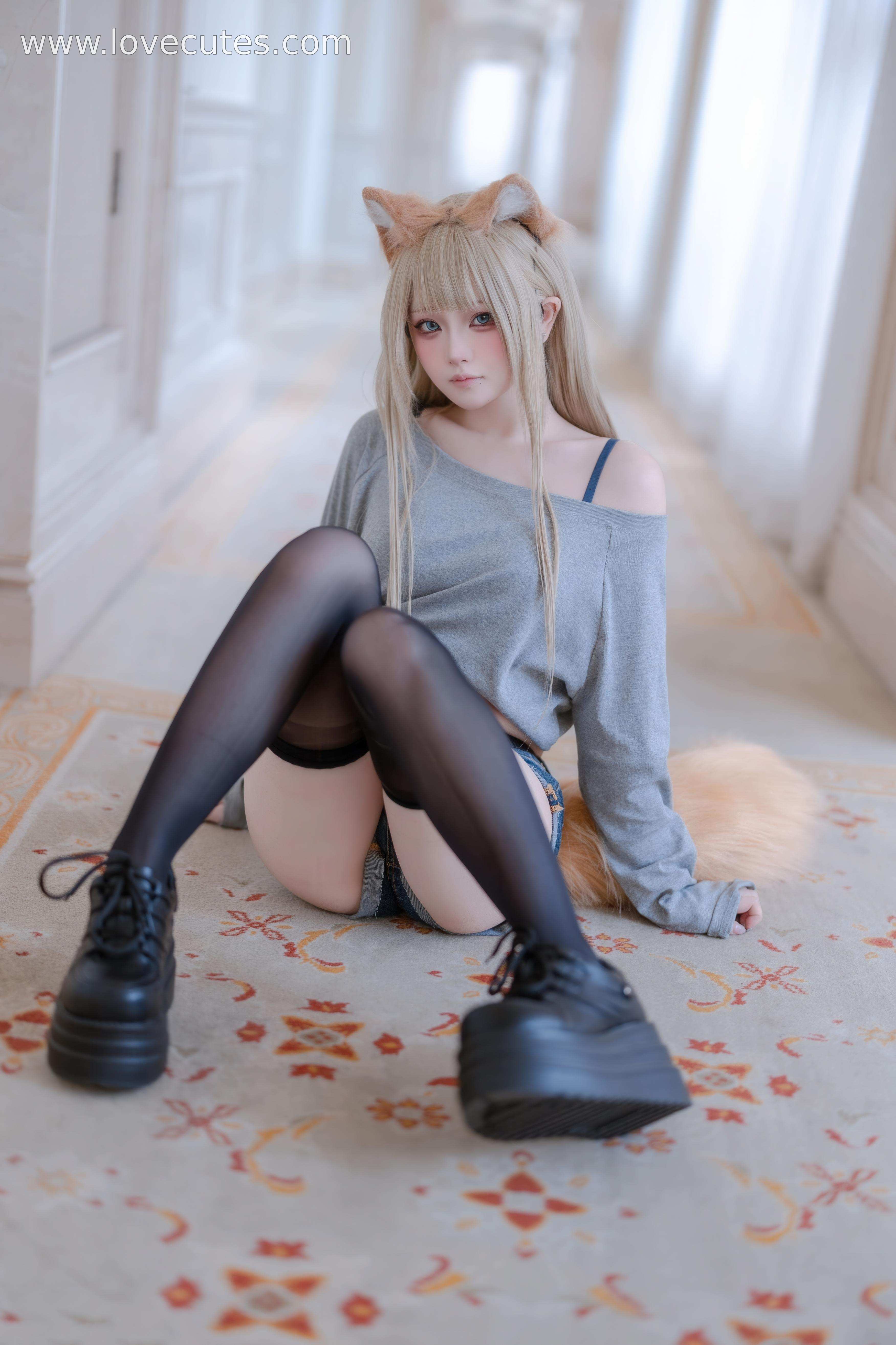 '[cosplay] 屿鱼 - T1: Phong Cách Nữ Sinh Hằng Ngày Với Quần Sooc Jeans Và Tất Đen, 54P'