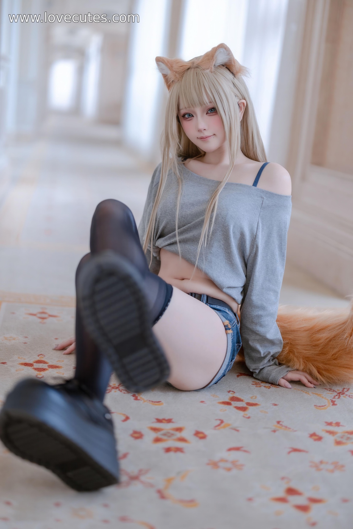 '[cosplay] 屿鱼 - T1: Phong Cách Nữ Sinh Hằng Ngày Với Quần Sooc Jeans Và Tất Đen, 54P'