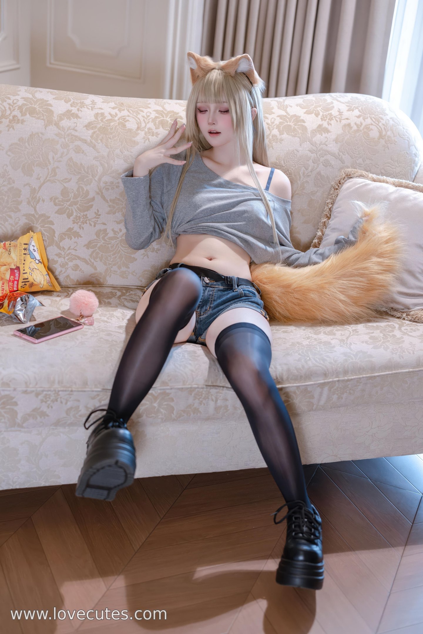'[cosplay] 屿鱼 - T1: Phong Cách Nữ Sinh Hằng Ngày Với Quần Sooc Jeans Và Tất Đen, 54P'