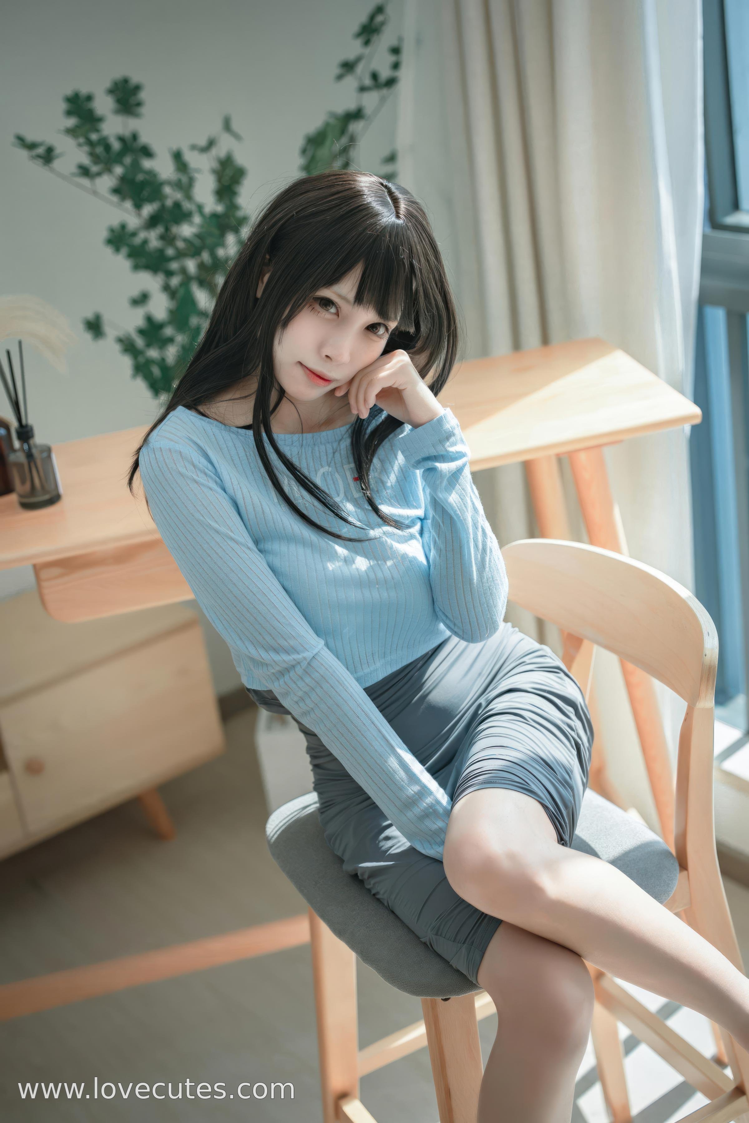 [cosplay] 三無人型 - 吉他妹妹：原创吉他少女造型还原 音乐主题与舞台感结合 自然氛围下的人物神态与青春感呈现 24P