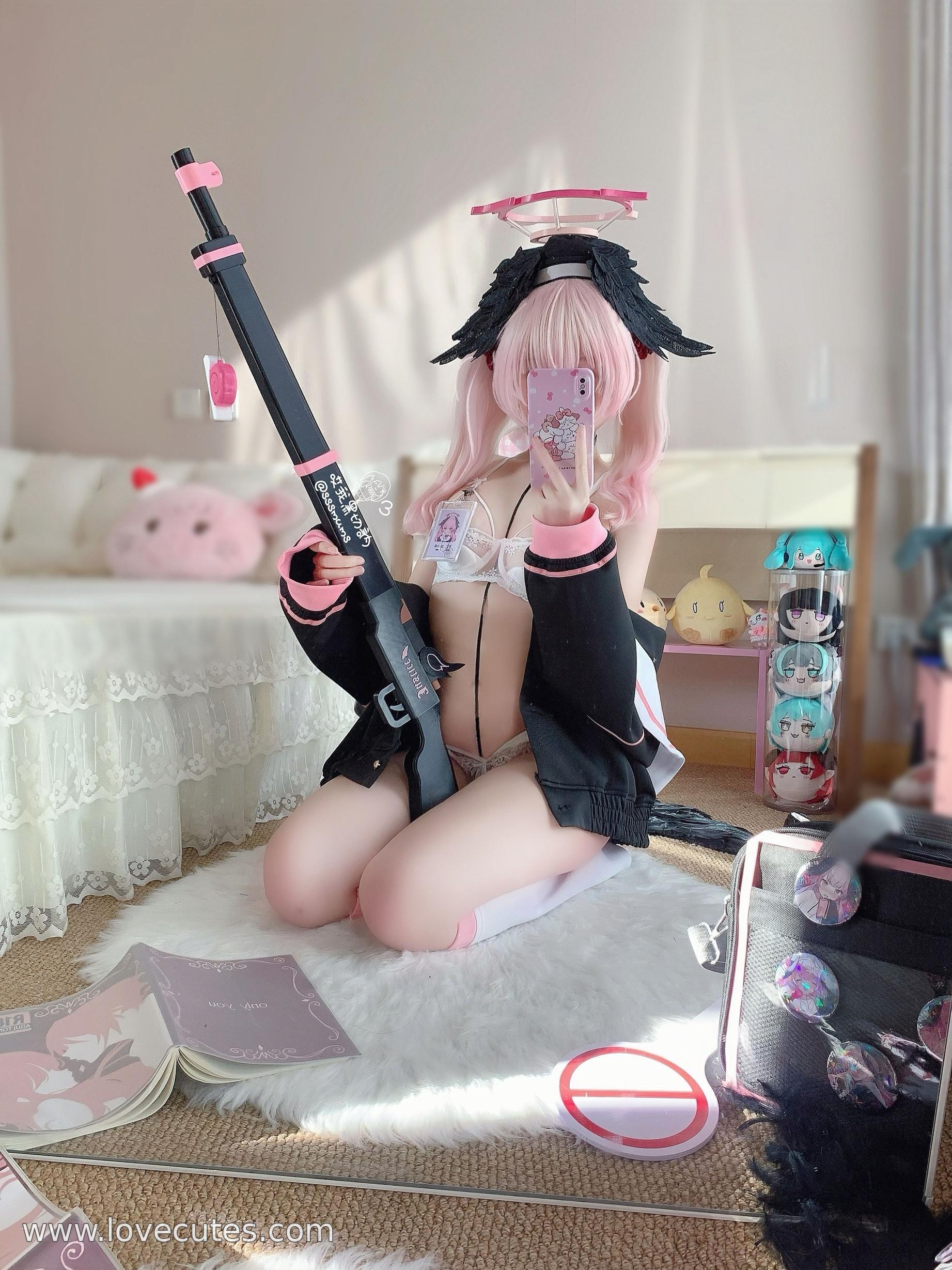 [cosplay] 哎我黑切呐 - 下江小春：蔚蓝档案角色制服造型还原 校园JK风格与人物气质呈现 简洁场景突出角色氛围与神态 含46P3V