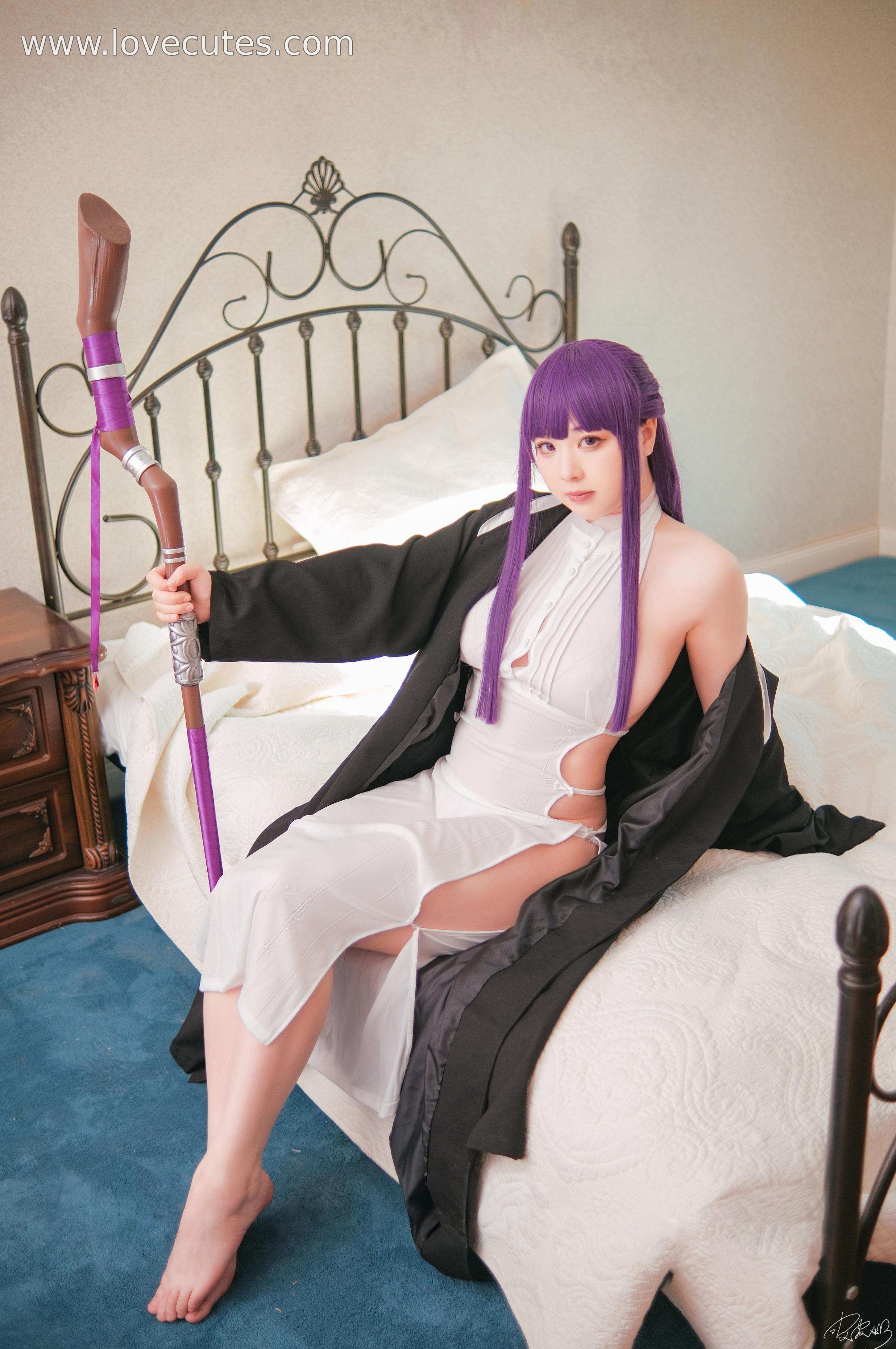 [cosplay] 皮皮奶 - 菲伦：葬送的芙莉莲中菲伦角色造型还原 法师服装与沉静气质呈现 简洁场景突出角色神态与氛围表现 62P