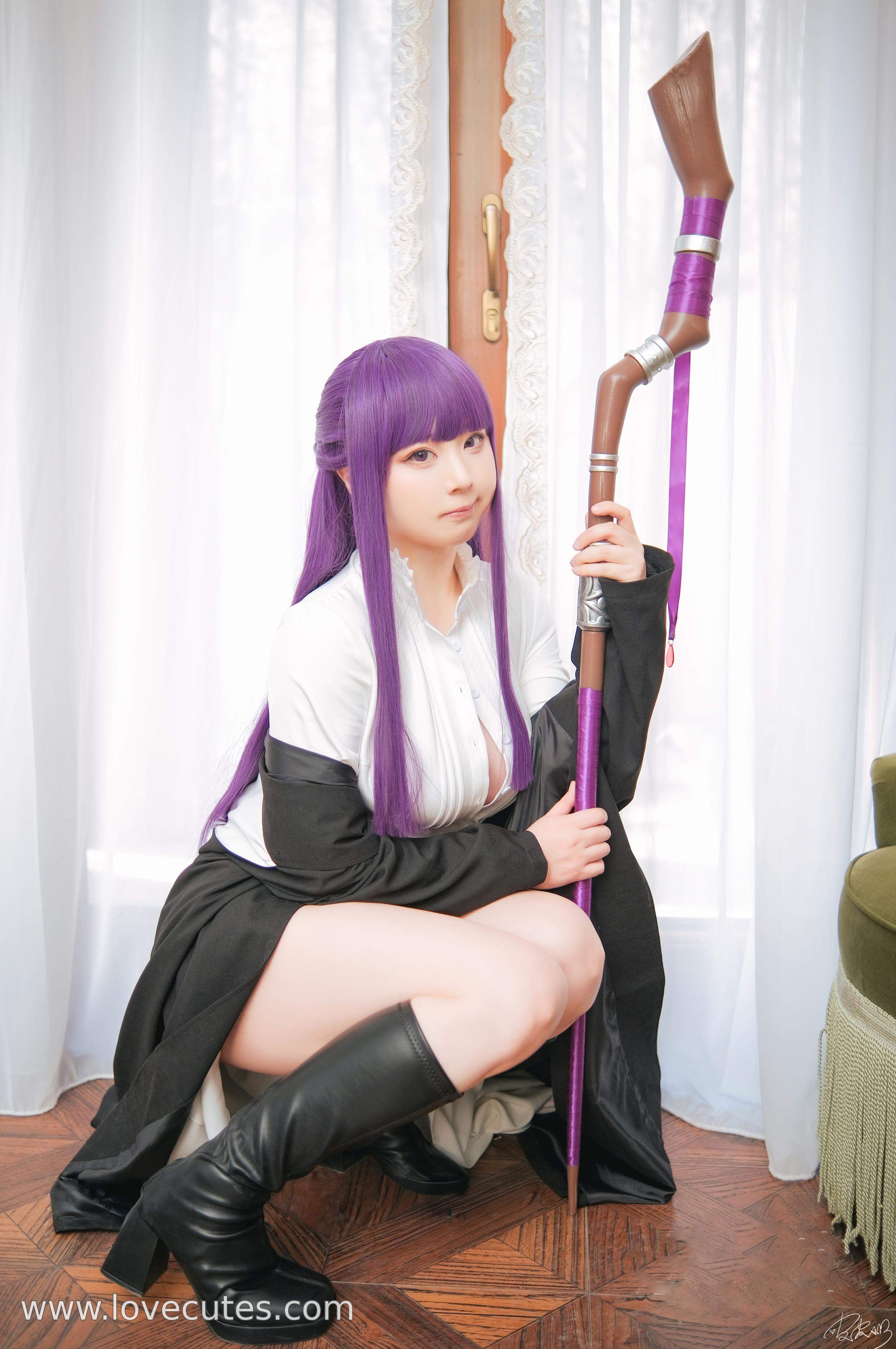 [cosplay] 皮皮奶 - 菲伦：葬送的芙莉莲中菲伦角色造型还原 法师服装与沉静气质呈现 简洁场景突出角色神态与氛围表现 62P