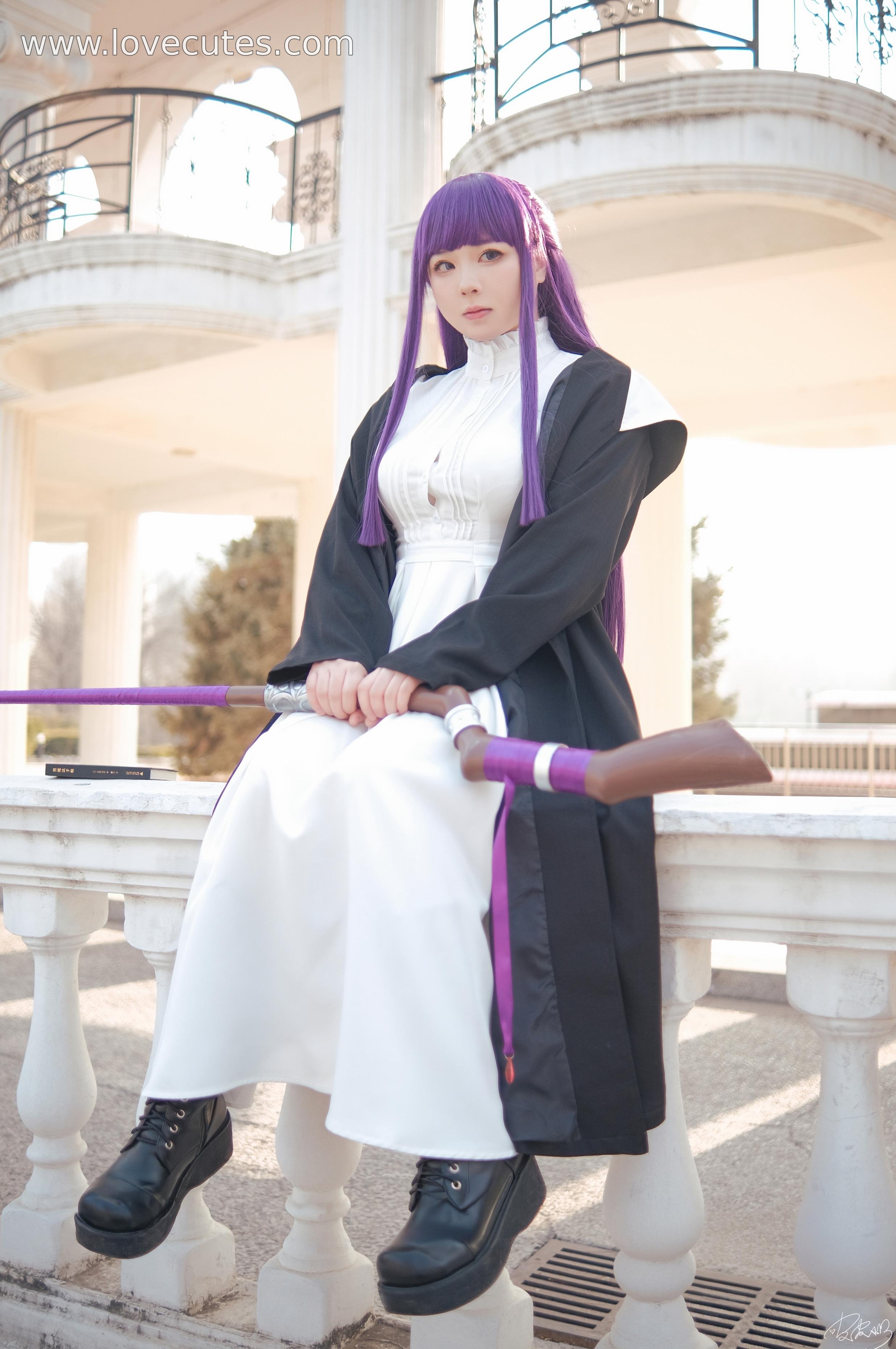 [cosplay] 皮皮奶 - 菲伦：葬送的芙莉莲中菲伦角色造型还原 法师服装与沉静气质呈现 简洁场景突出角色神态与氛围表现 62P