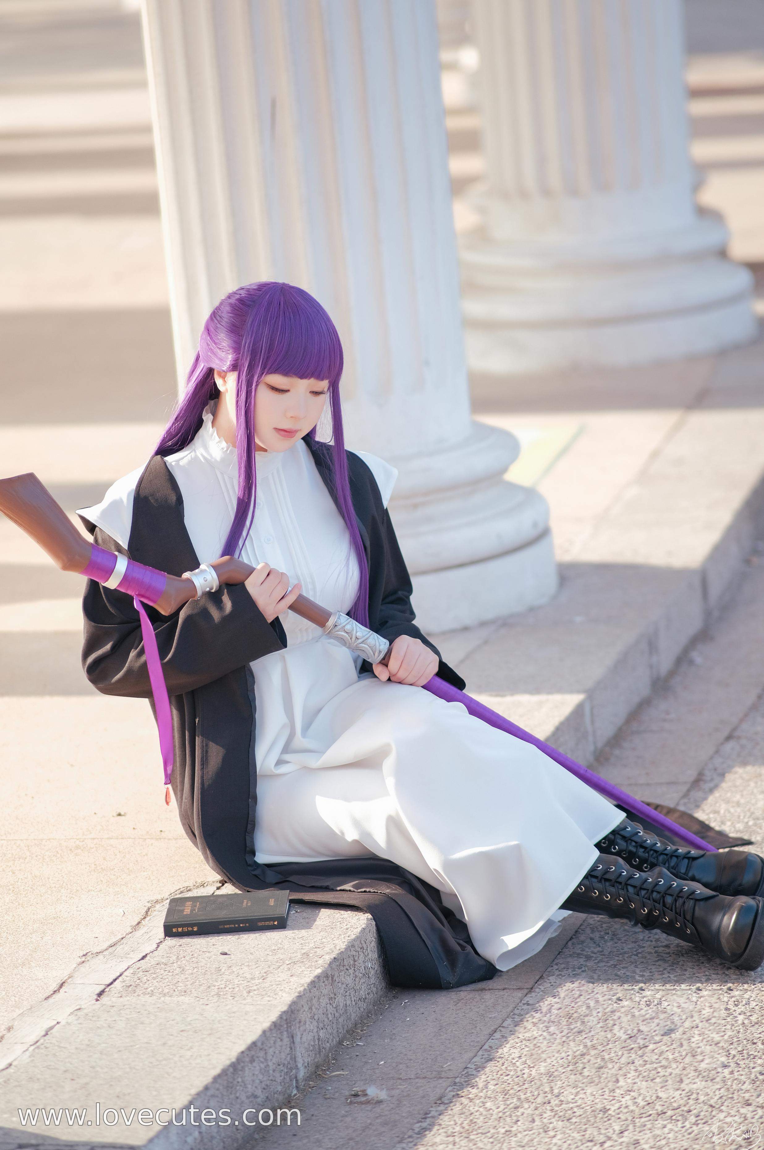 [cosplay] 皮皮奶 - 菲伦：葬送的芙莉莲中菲伦角色造型还原 法师服装与沉静气质呈现 简洁场景突出角色神态与氛围表现 62P