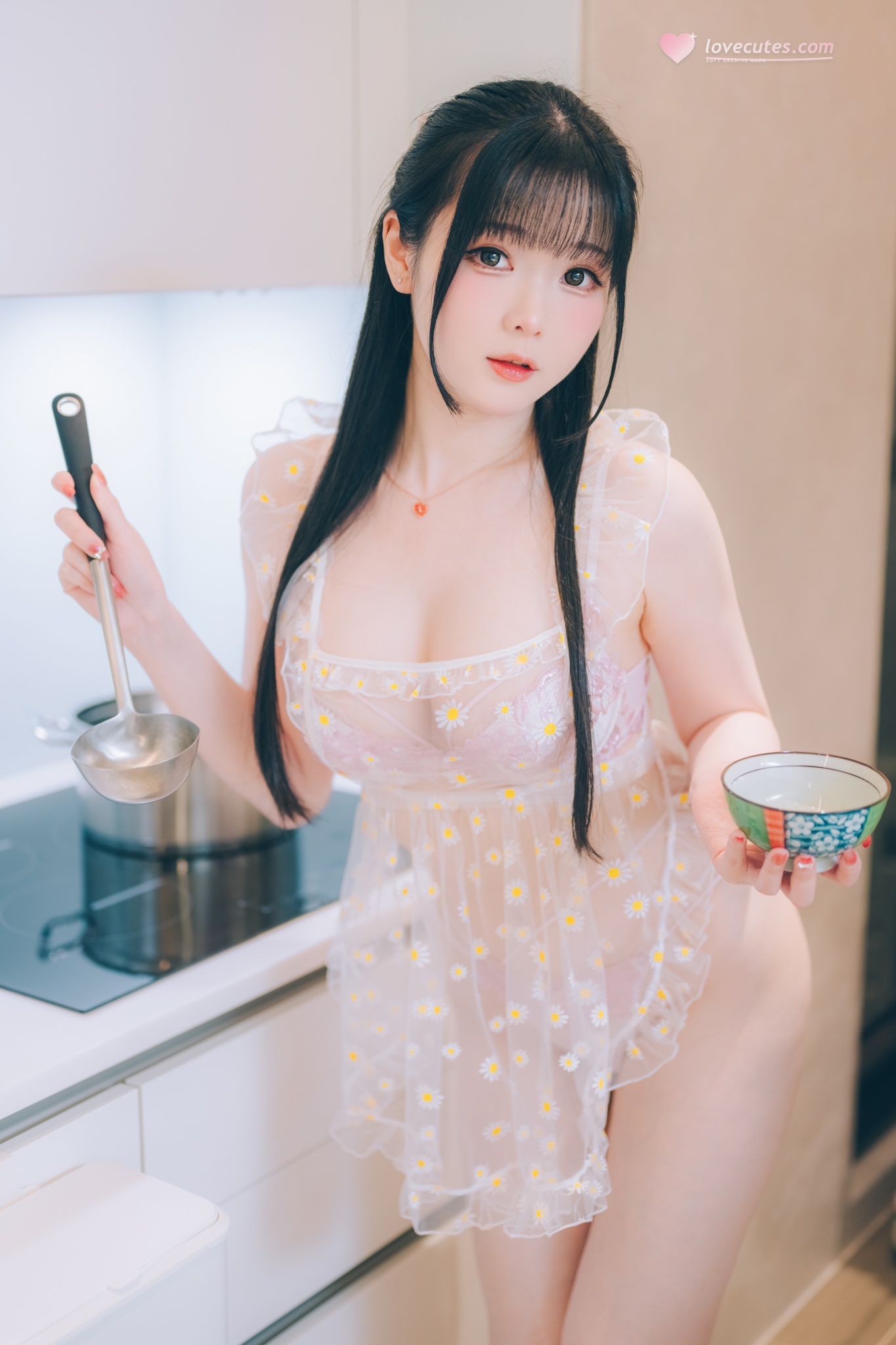 '[私房] 霜月shimo - Sống Chung Với Shimo Chan: Không Gian Nội Trợ Của Các Bà Nội Trợ, Đường Cong Đôi Chân Nổi Bật 85P'