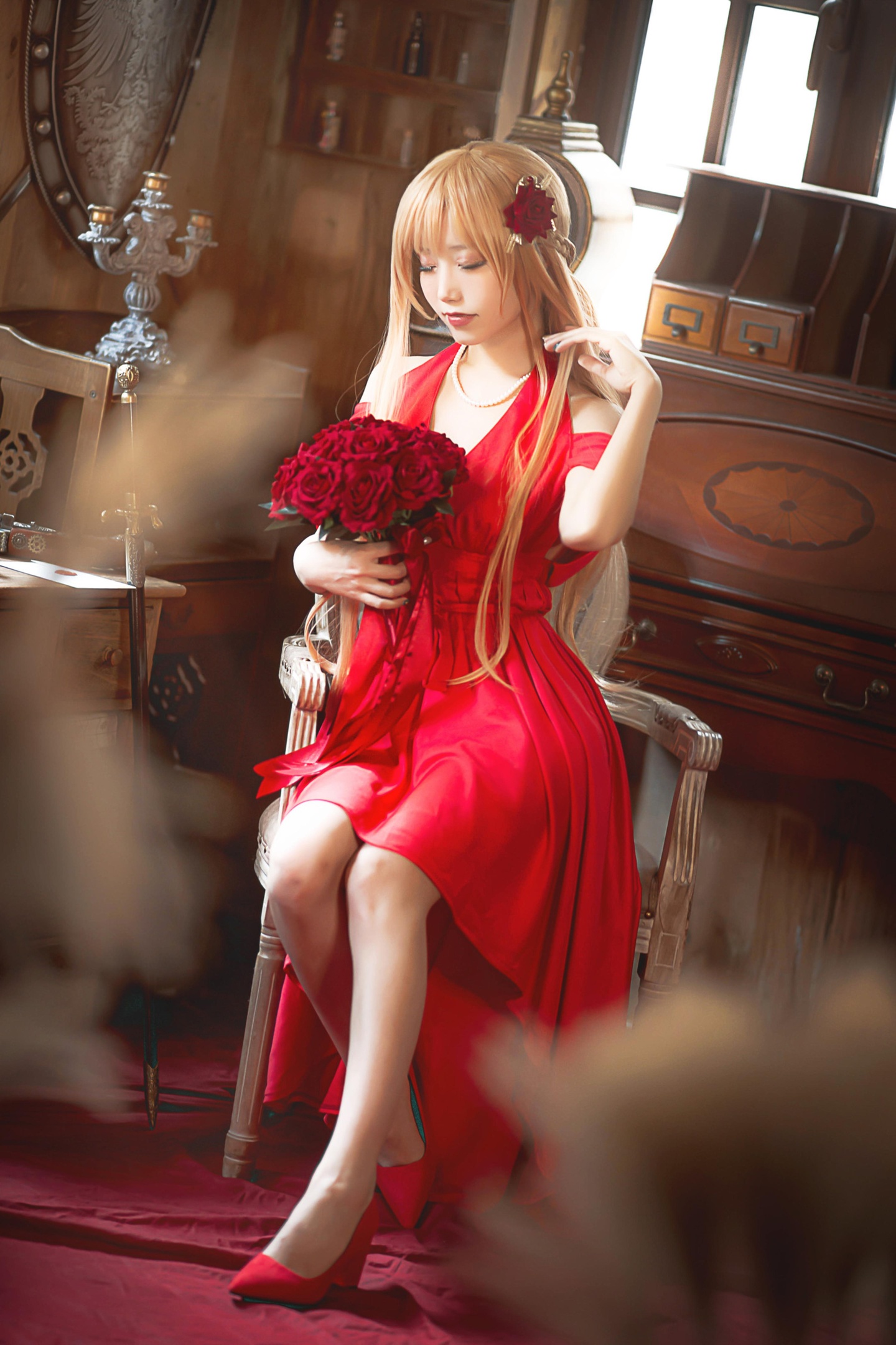 [cosplay] 切切Celia - 亚丝娜礼服：红色礼服造型很抢眼 角色气质拿捏到位 优雅中带点性感 28P