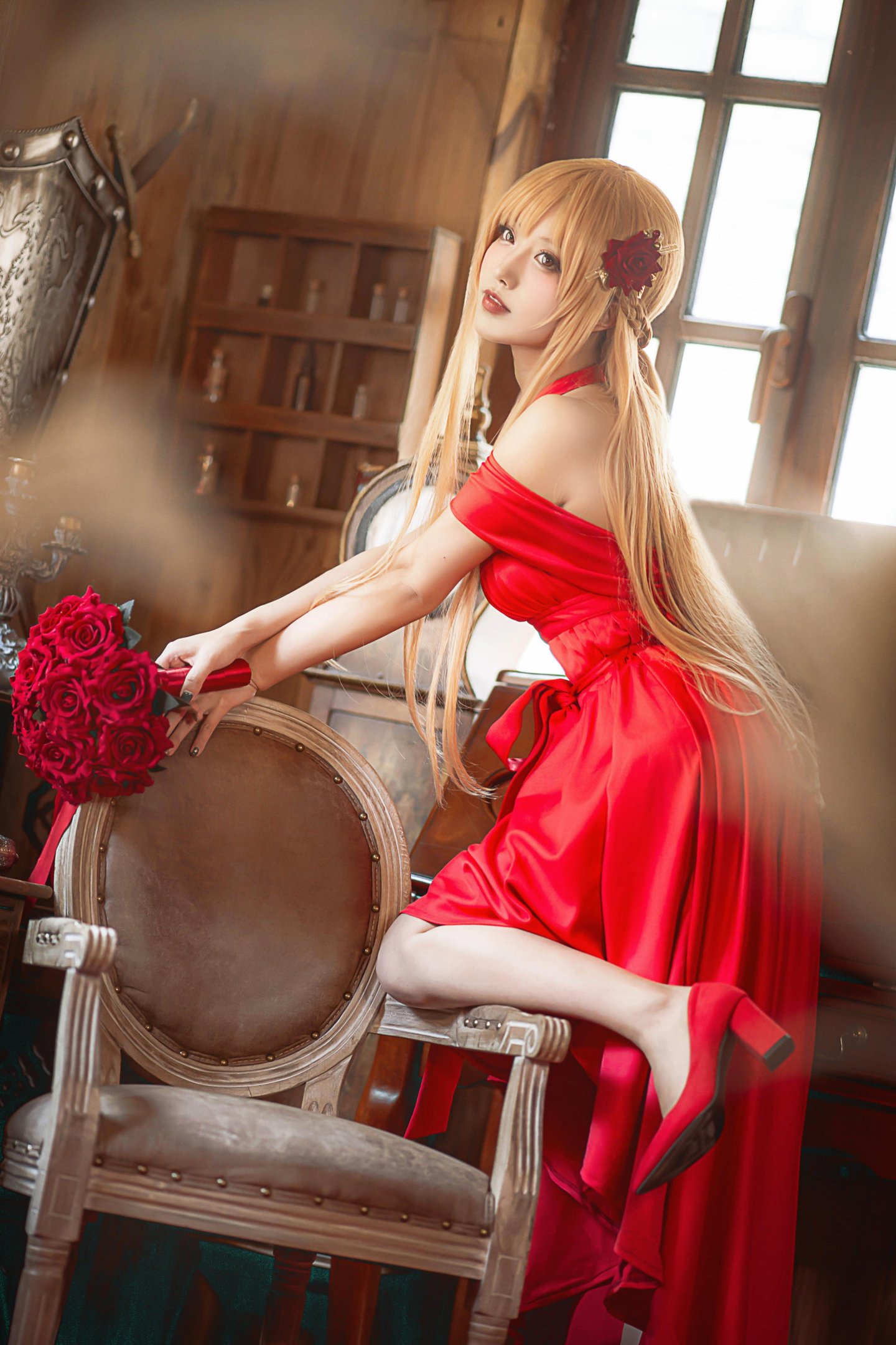 [cosplay] 切切Celia - 亚丝娜礼服：红色礼服造型很抢眼 角色气质拿捏到位 优雅中带点性感 28P