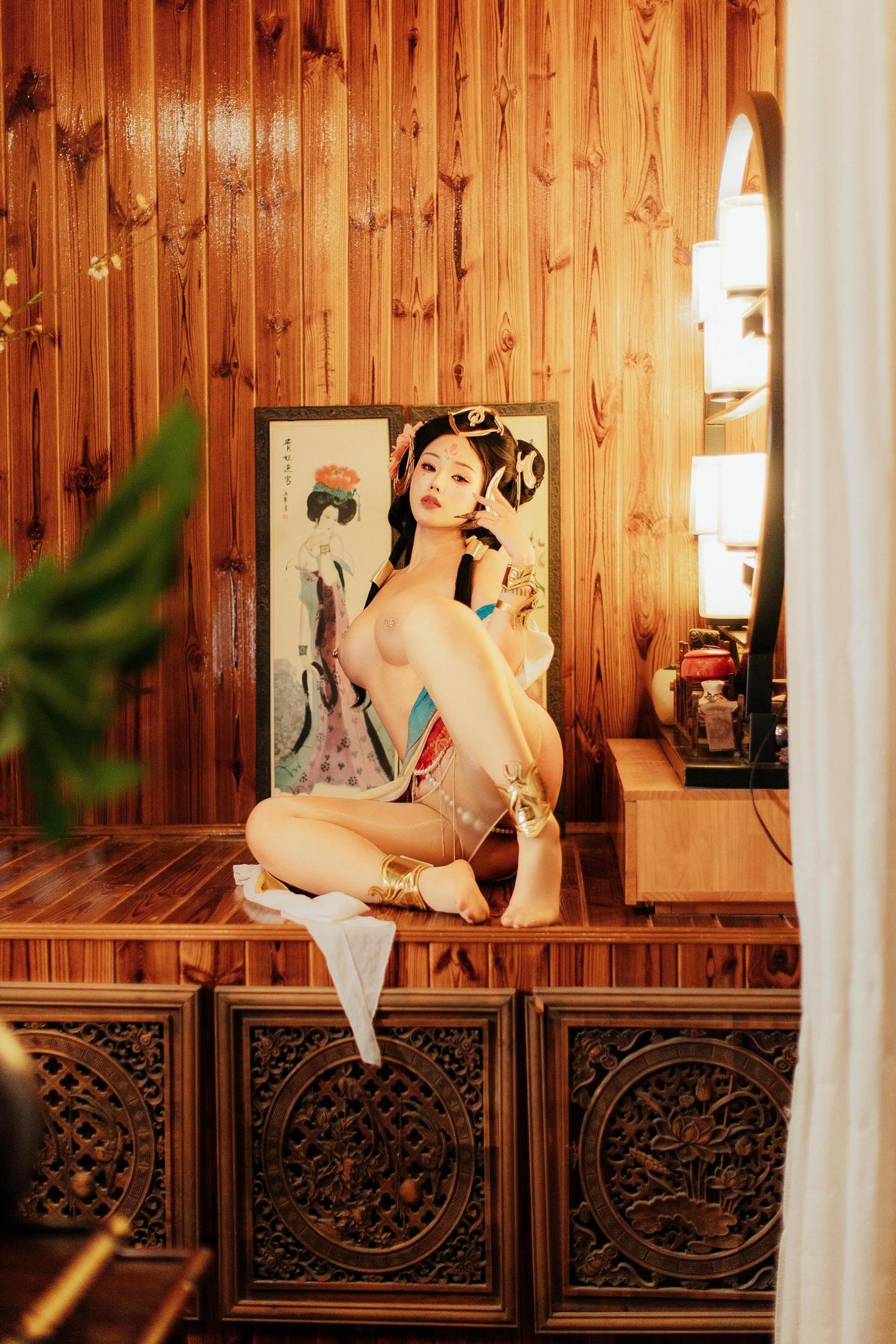 '[cosplay] TiTi - Dương Ngọc Hoàn: Vẻ đẹp quý phái cổ điển, hình ảnh táo bạo hơn, đường cong và sắc đẹp thu hút 85P1V'