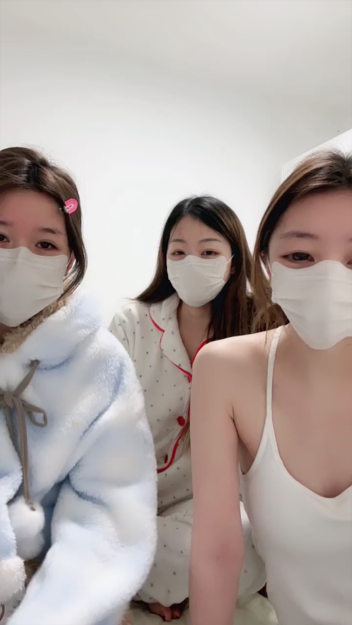 [私房] 闺蜜至上 - 三个大学生裸舞 青春无敌：三人舞台感与互动氛围拉满 画面尺度更大胆 46P5V