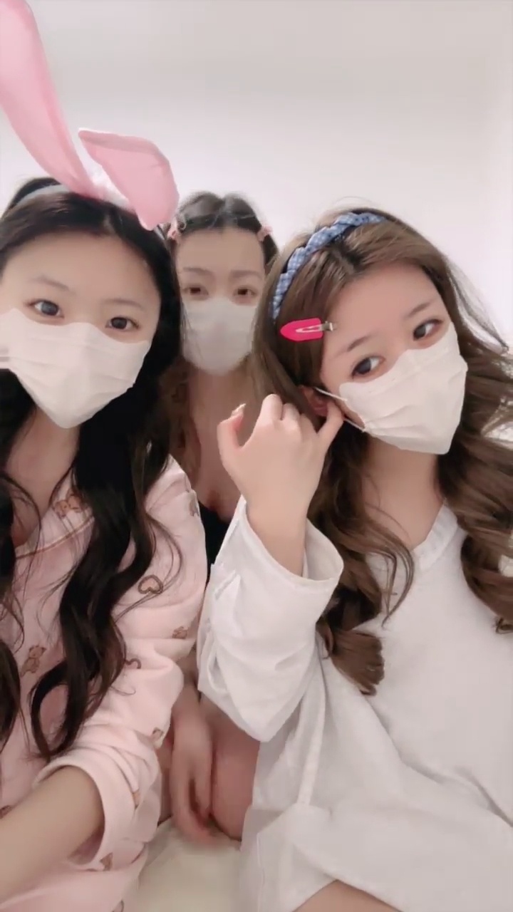 [私房] 闺蜜至上 - 三个大学生裸舞 青春无敌：三人舞台感与互动氛围拉满 画面尺度更大胆 46P5V