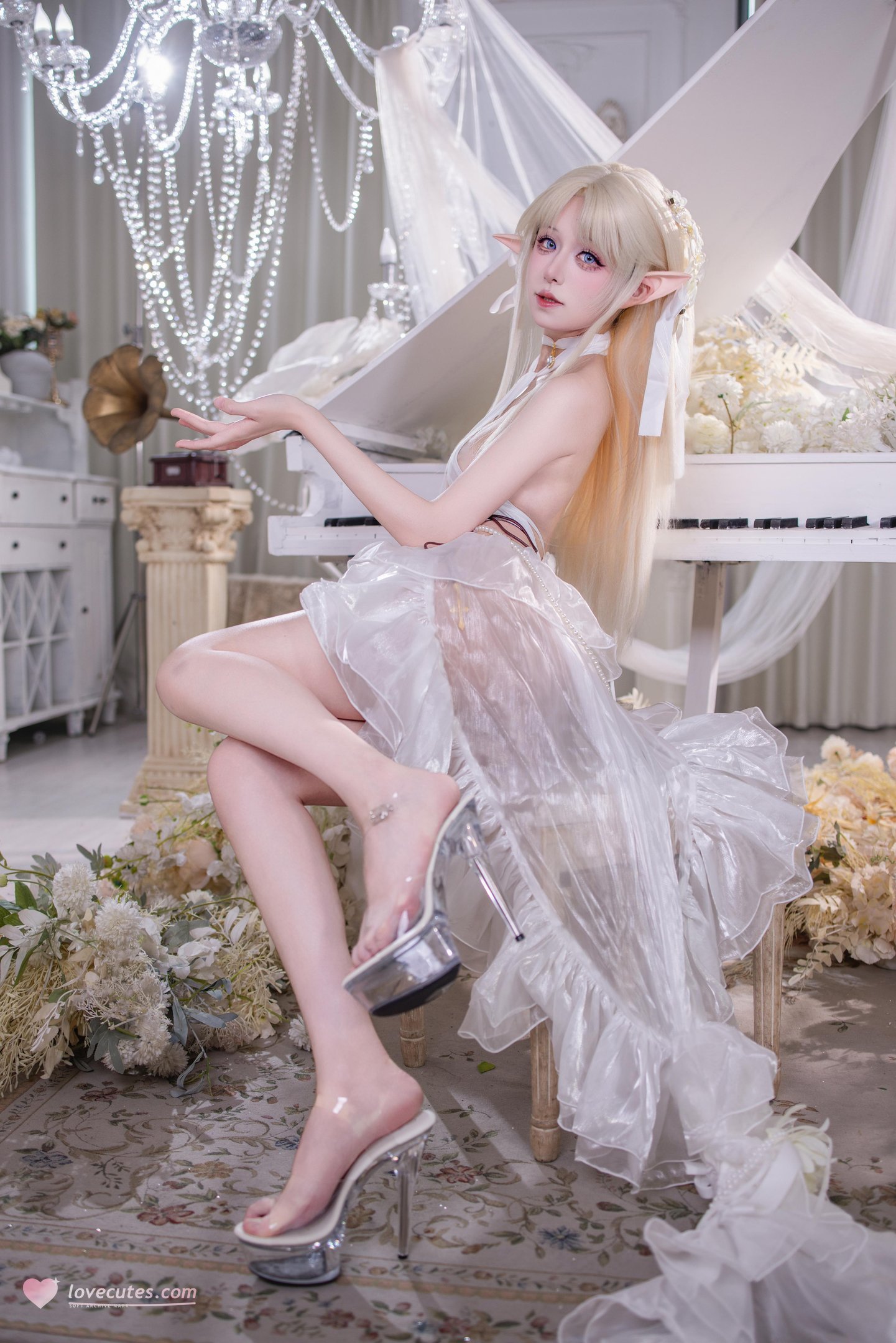 [cosplay] 双木扶苏 - 布雷斯特白天使：白天使造型清冷又优雅 苗条身形配高跟鞋 美腿线条很出彩 40P