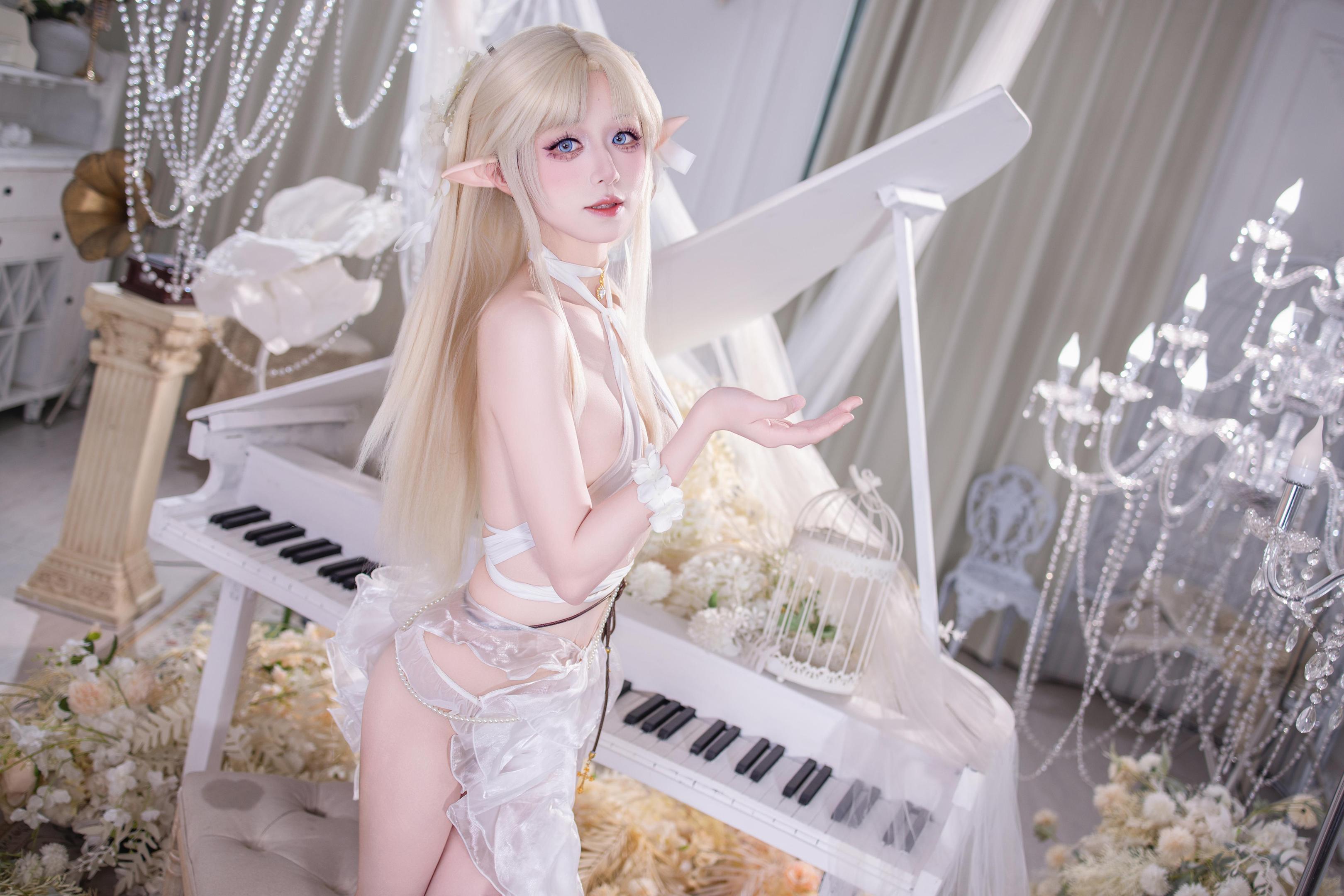 [cosplay] 双木扶苏 - 布雷斯特白天使：白天使造型清冷又优雅 苗条身形配高跟鞋 美腿线条很出彩 40P