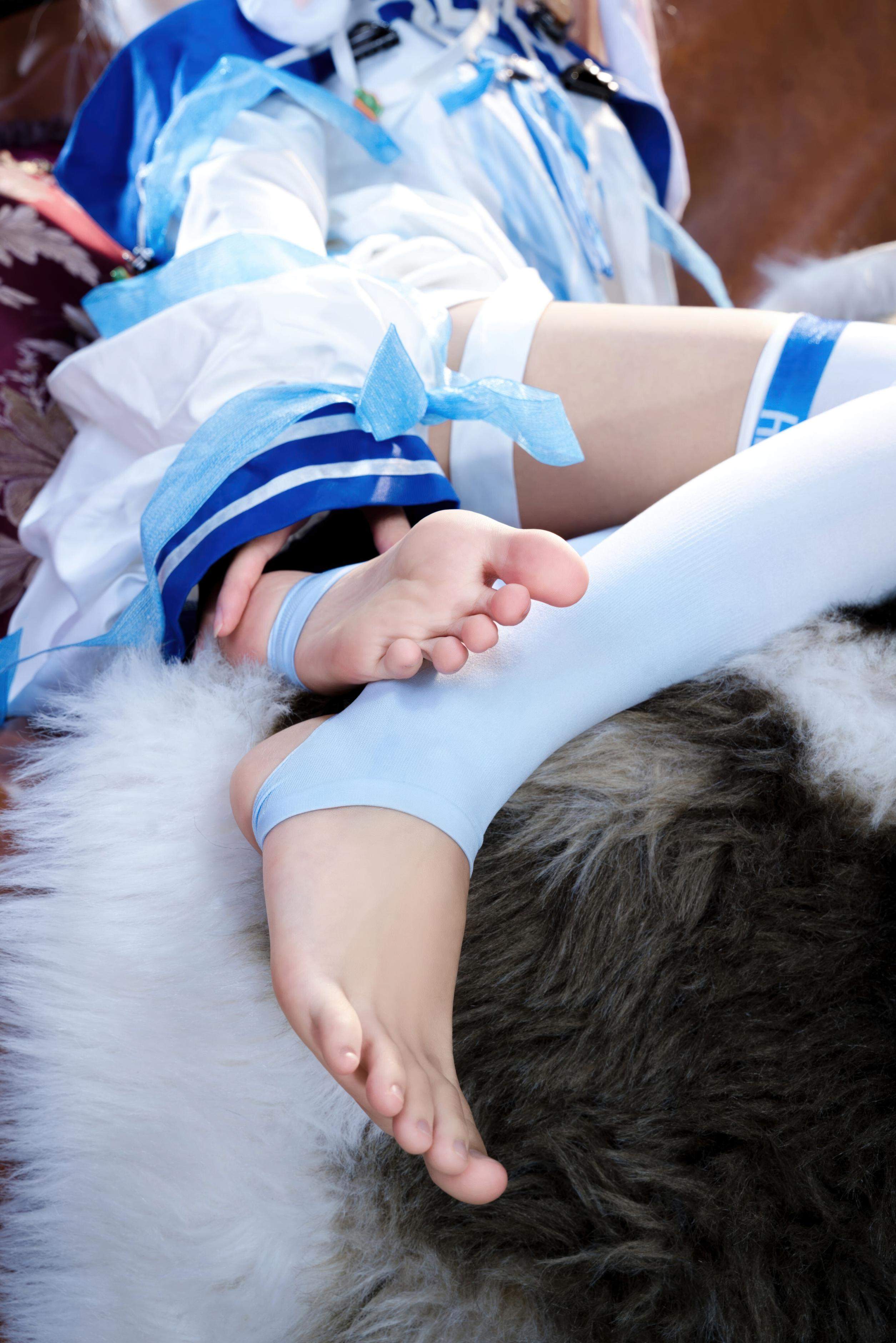 [cosplay] 九柒喵 - 拉菲II：角色还原度在线 白丝与玉足细节很抓眼的少女系cos 46P